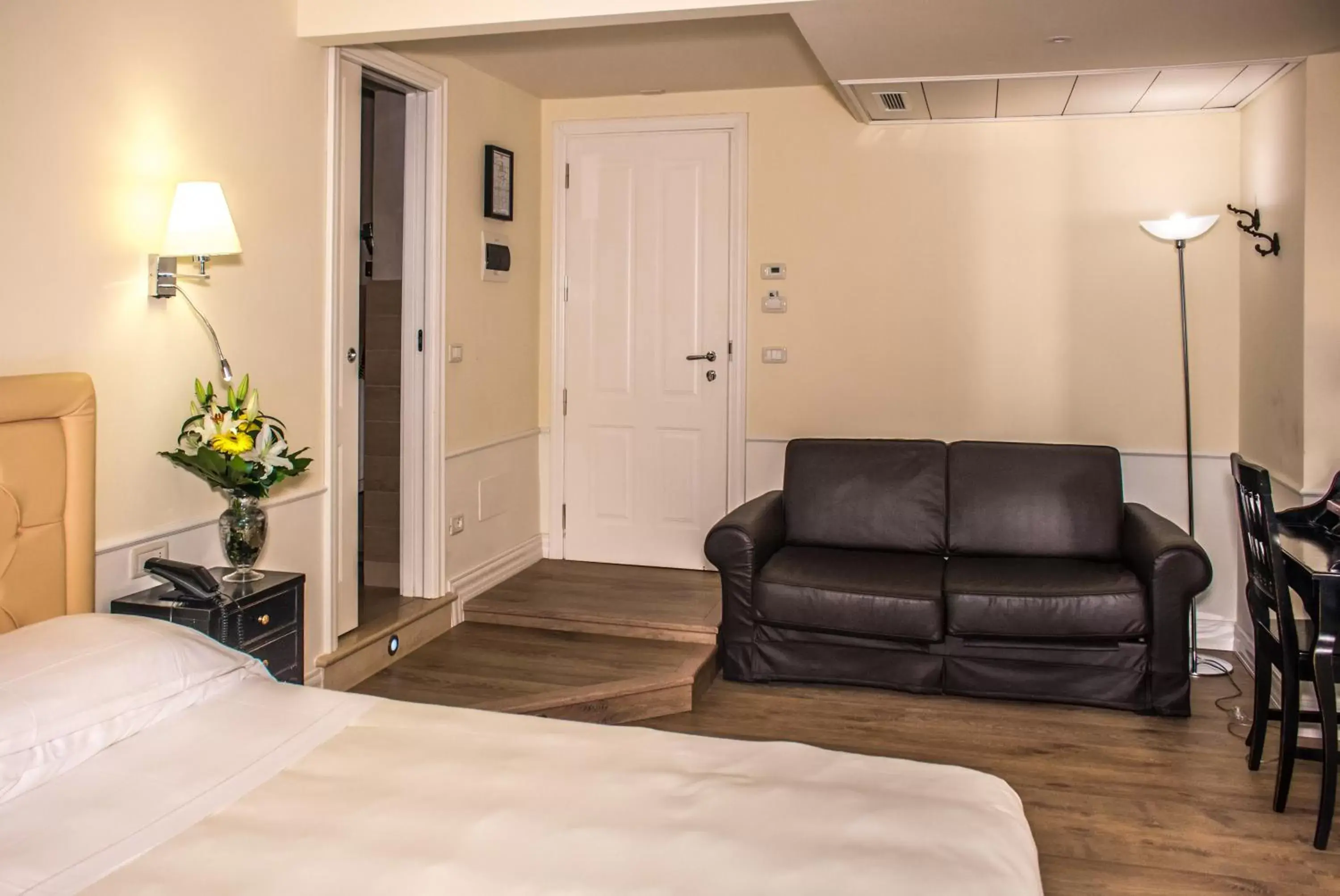 Bed, Seating Area in Hotel Patavium