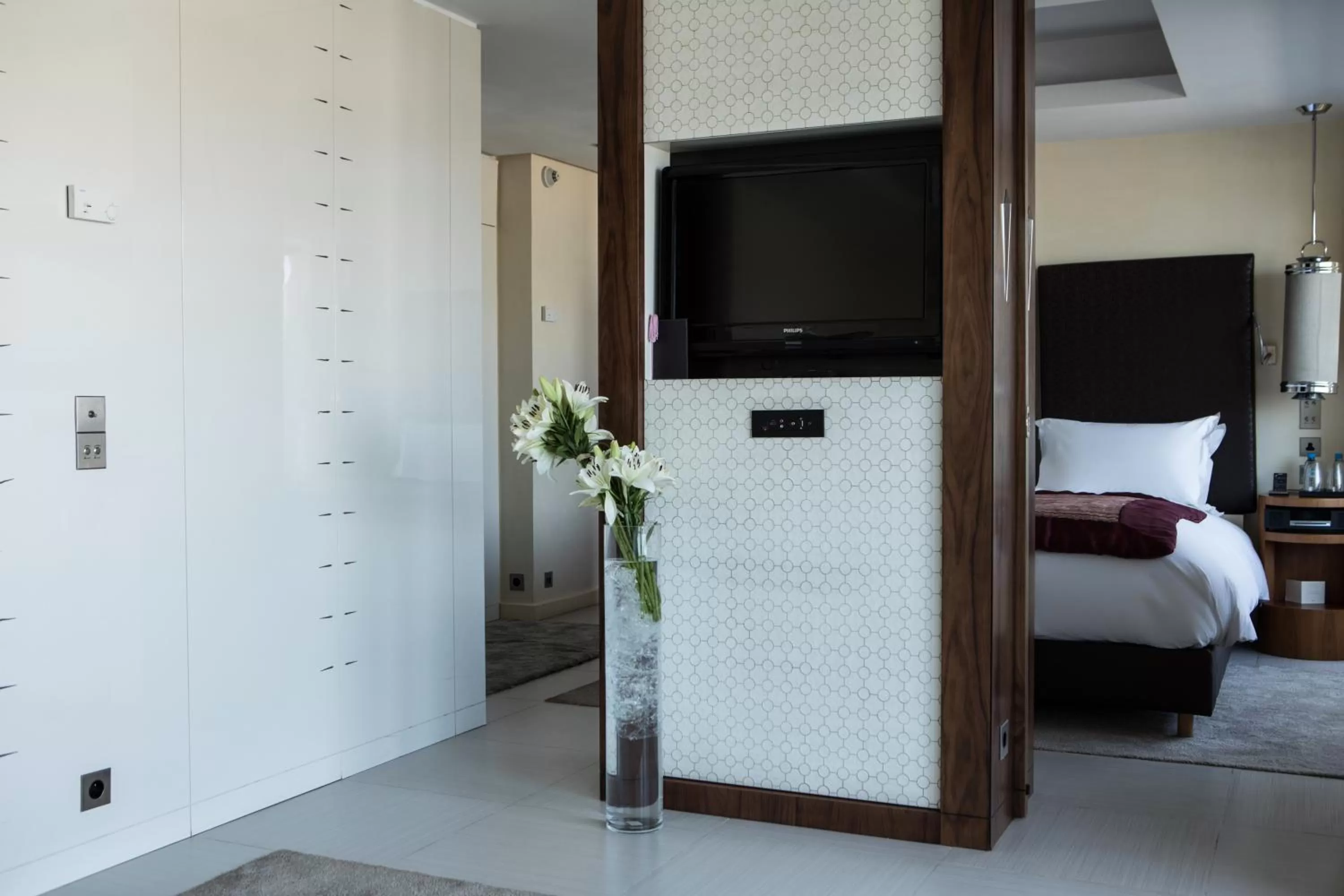 Communal lounge/ TV room, Bed in Sofitel Casablanca Tour Blanche