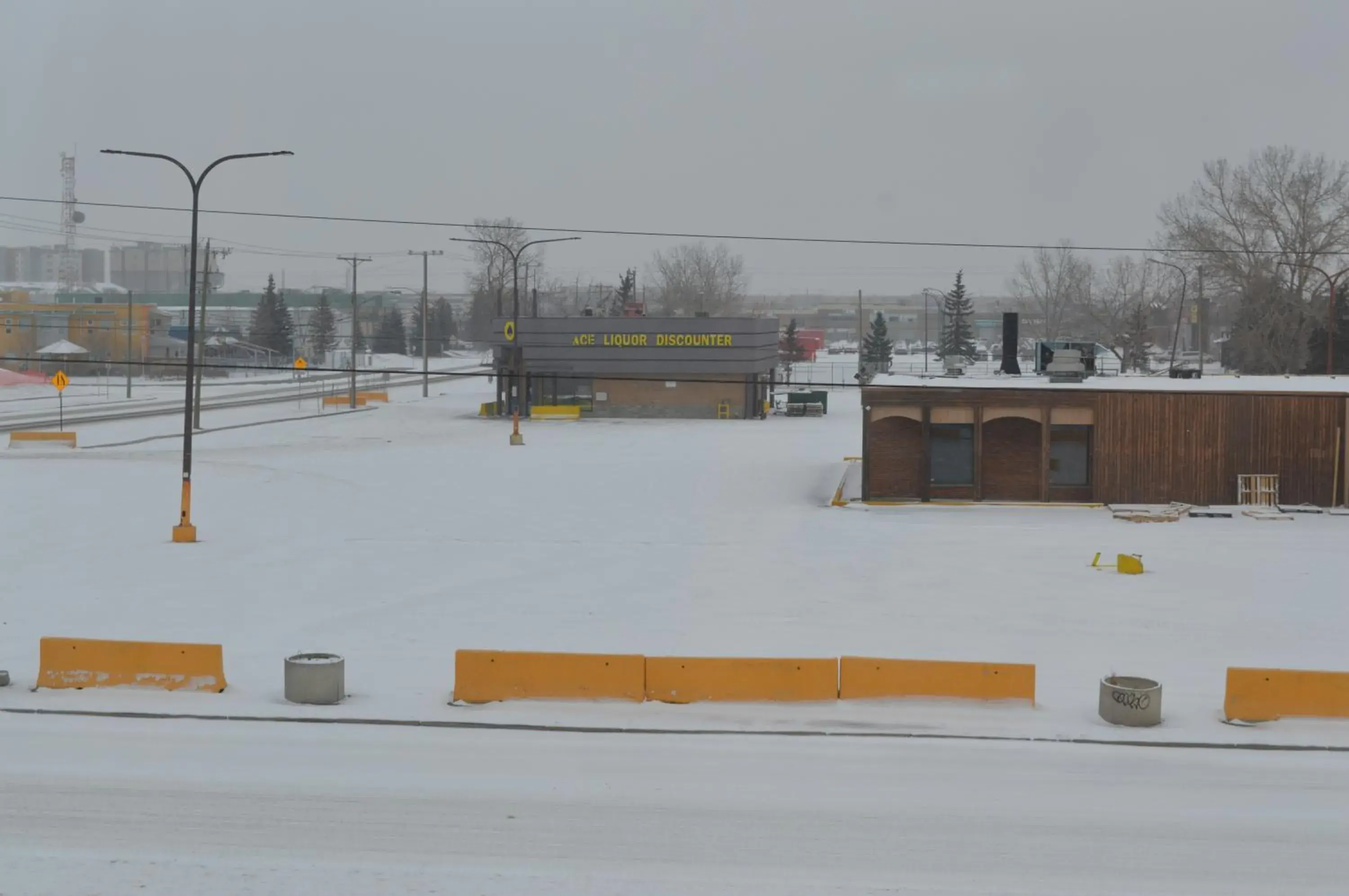 Neighbourhood, Winter in Airport Traveller's Inn