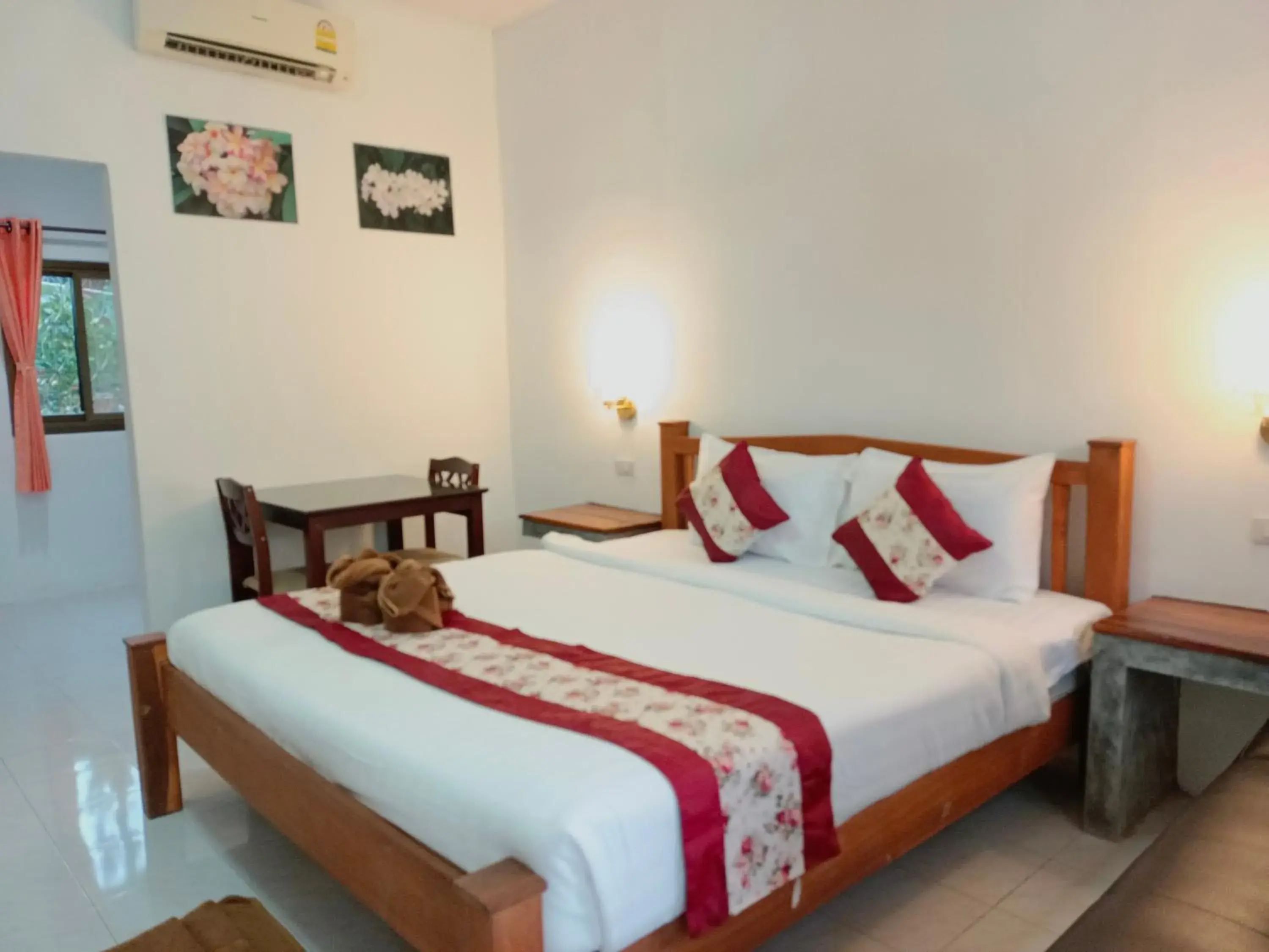 Bed in Hatzanda Lanta Resort - SHA Extra Plus