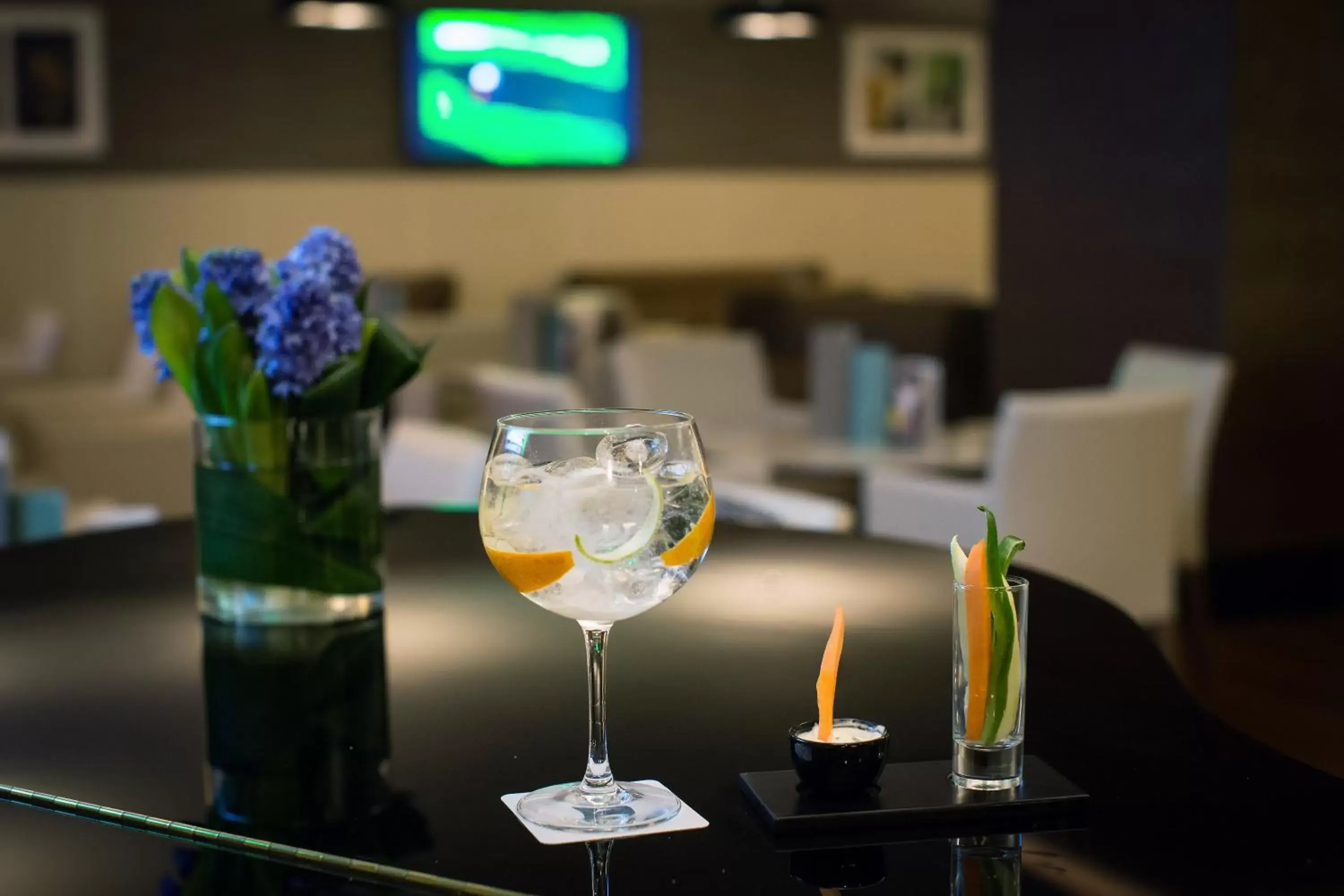 Lounge or bar in SANA Metropolitan Hotel