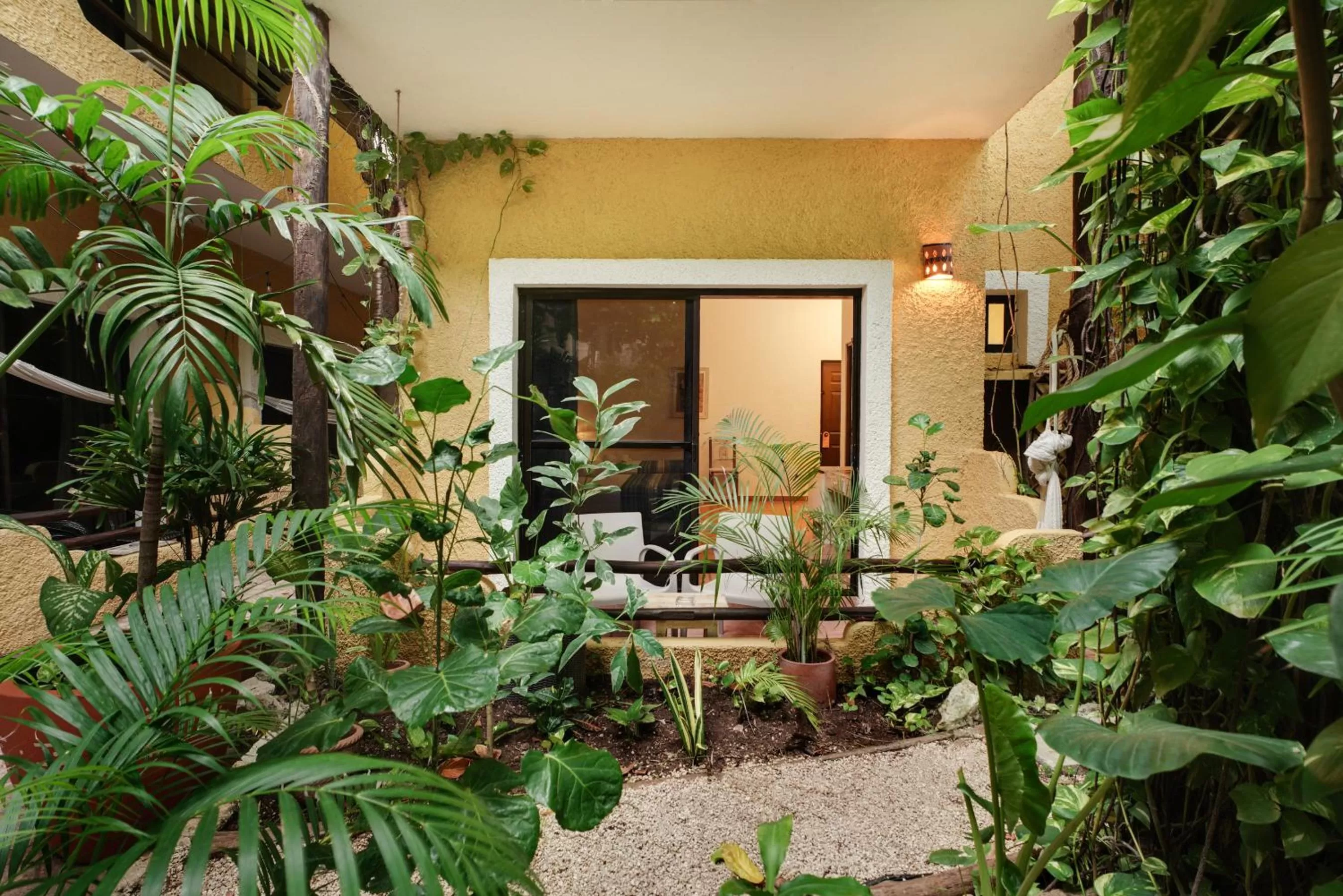 Twin Room with Garden View in Hotel Colibri Beach