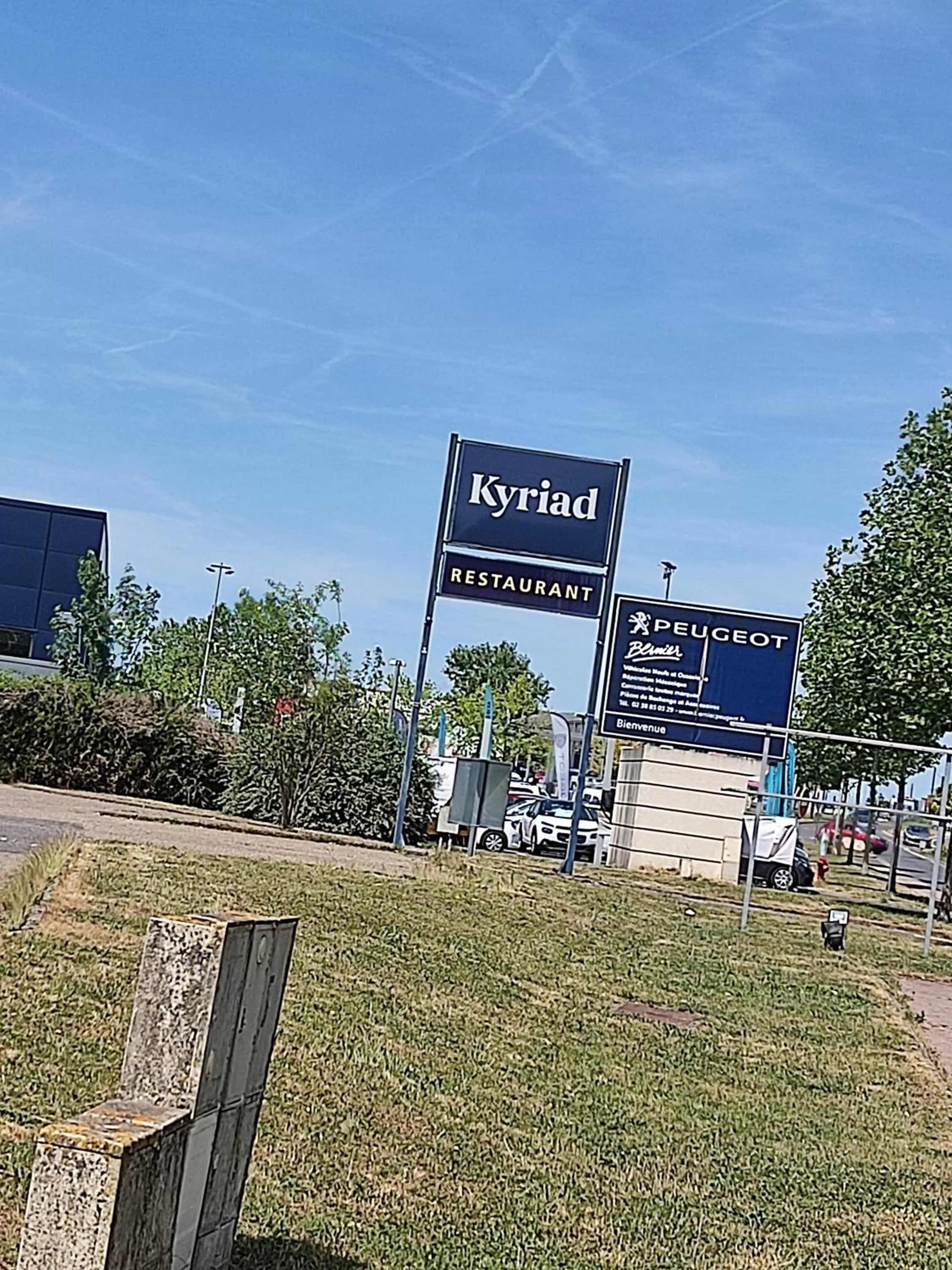 Property building in Kyriad Montargis Amilly