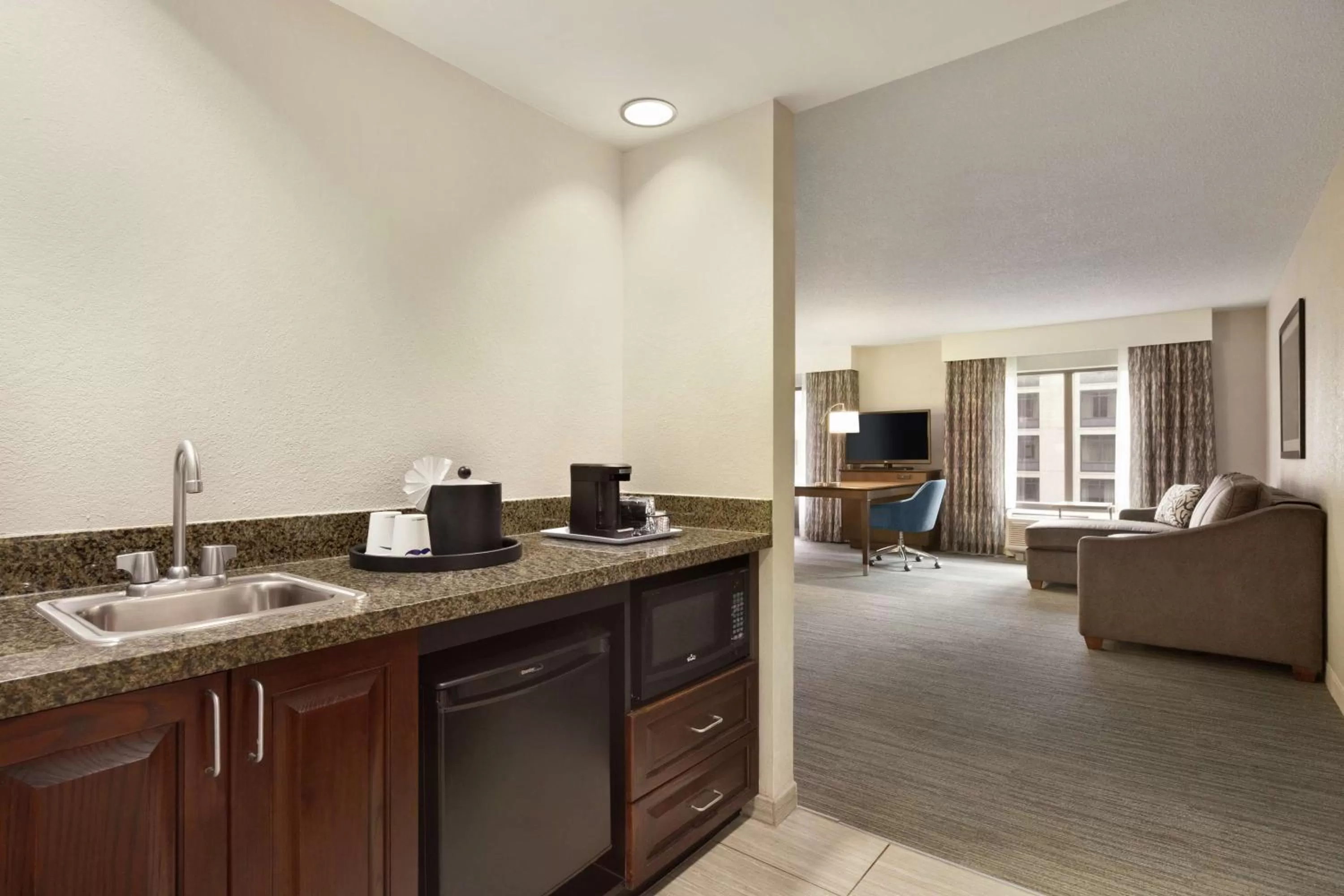 Living room in Hampton Inn & Suites Nashville-Downtown