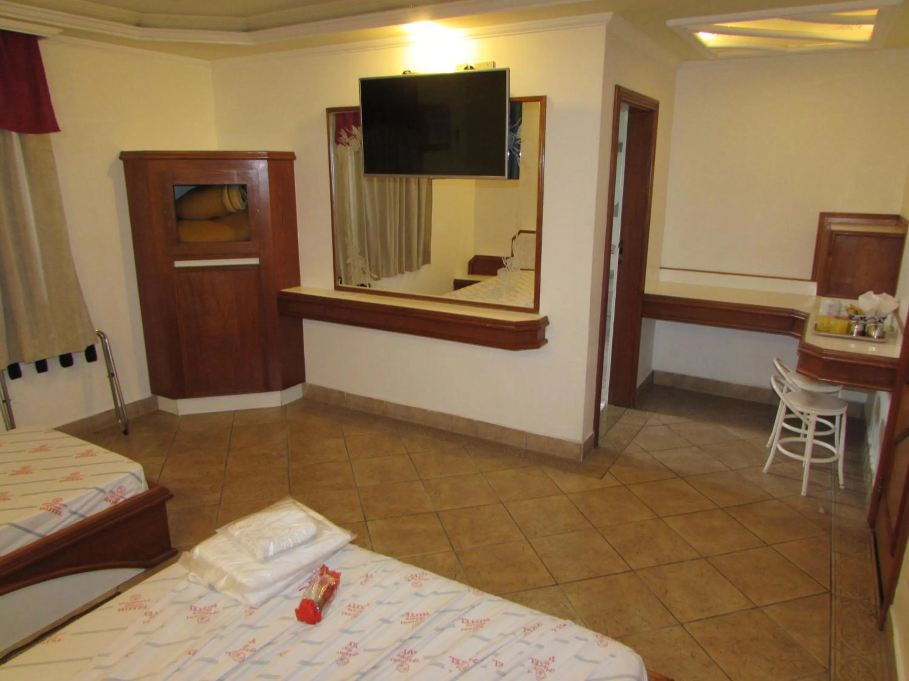 Bedroom, Bed in Pleasant Place Hotel