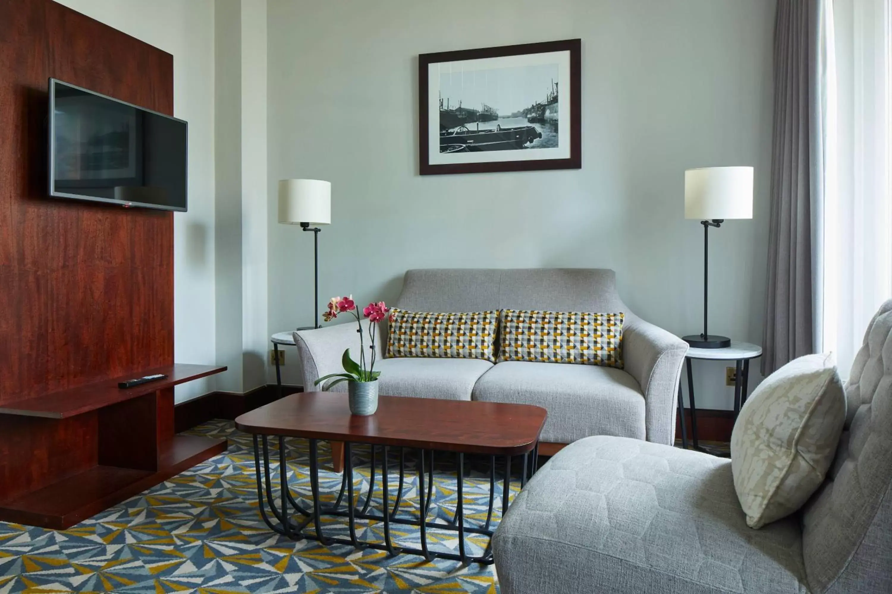 Photo of the whole room, Seating Area in Manchester Marriott Victoria & Albert Hotel