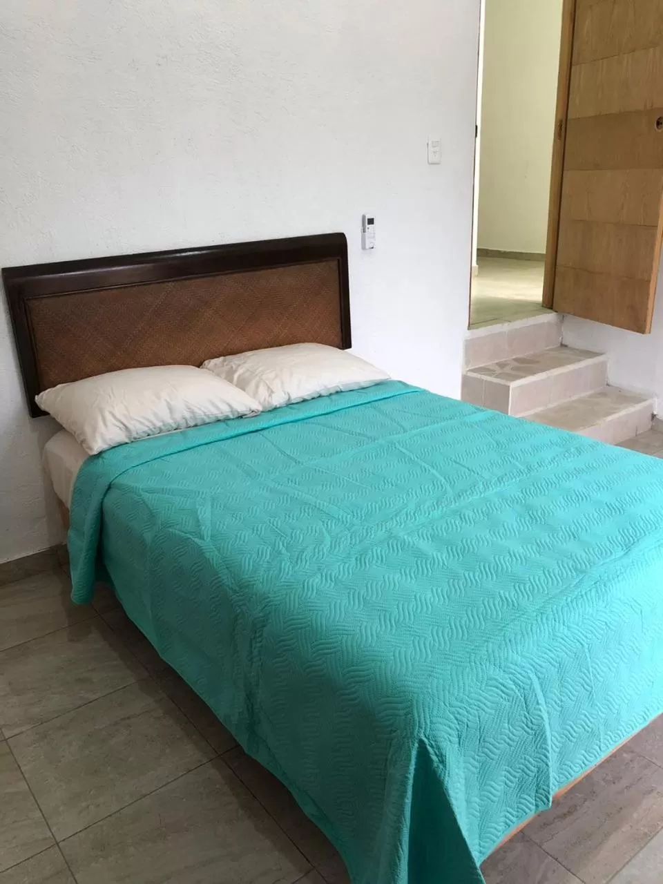 Bed in Airport Sleepy Inn