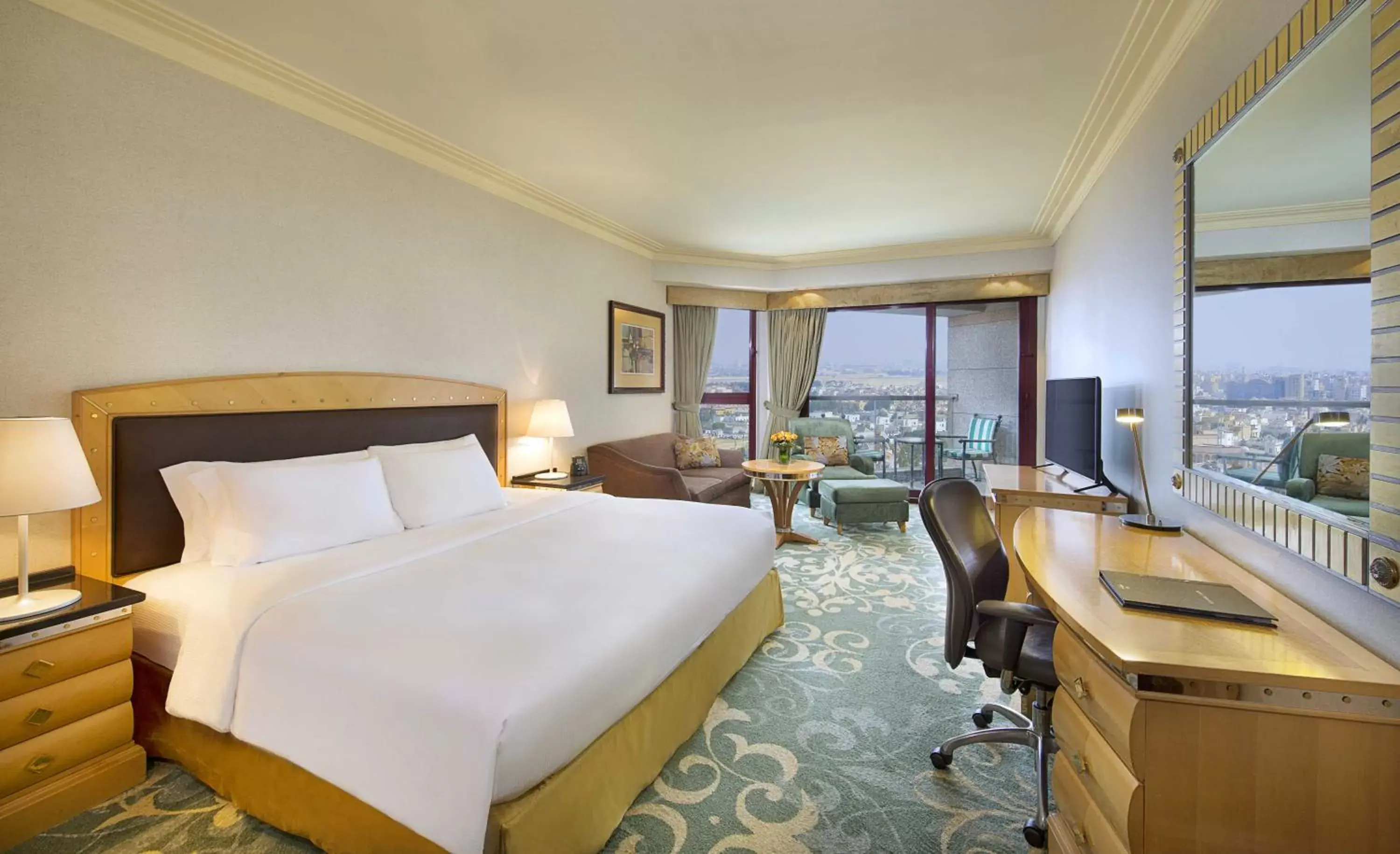Deluxe King Room with City View in Jeddah Hilton