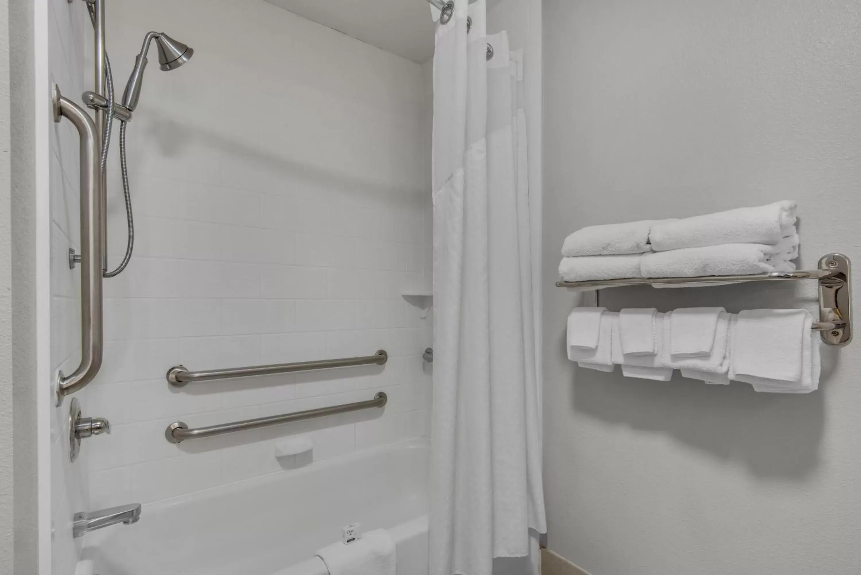 Shower, Bathroom in Holiday Inn Express Destin E - Commons Mall Area, an IHG Hotel
