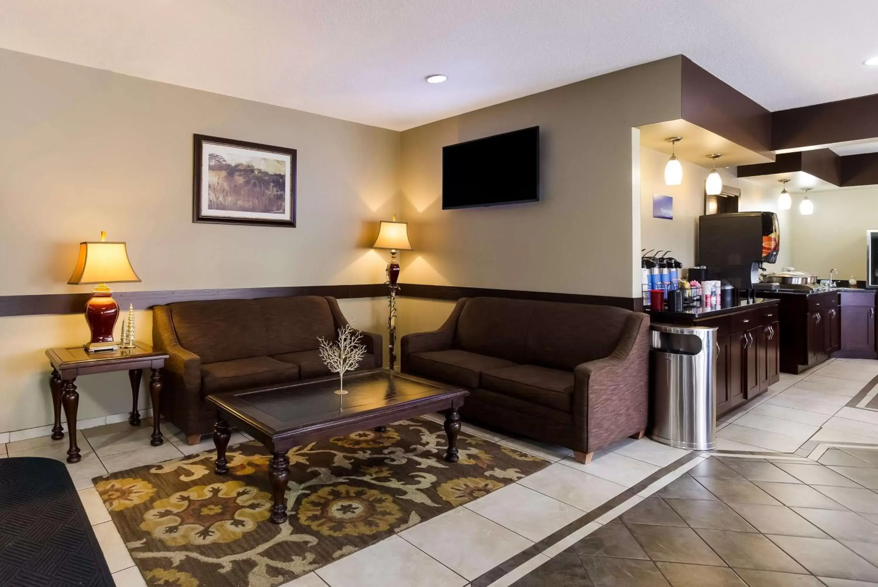 Lobby or reception, Seating Area in Best Western Crossroads Inn