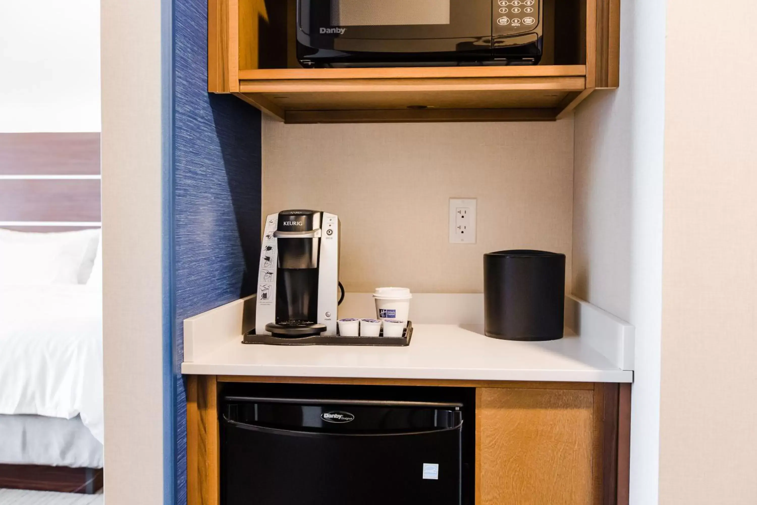 Photo of the whole room, Kitchen/Kitchenette in Holiday Inn Express & Suites - West Edmonton-Mall Area, an IHG Hotel