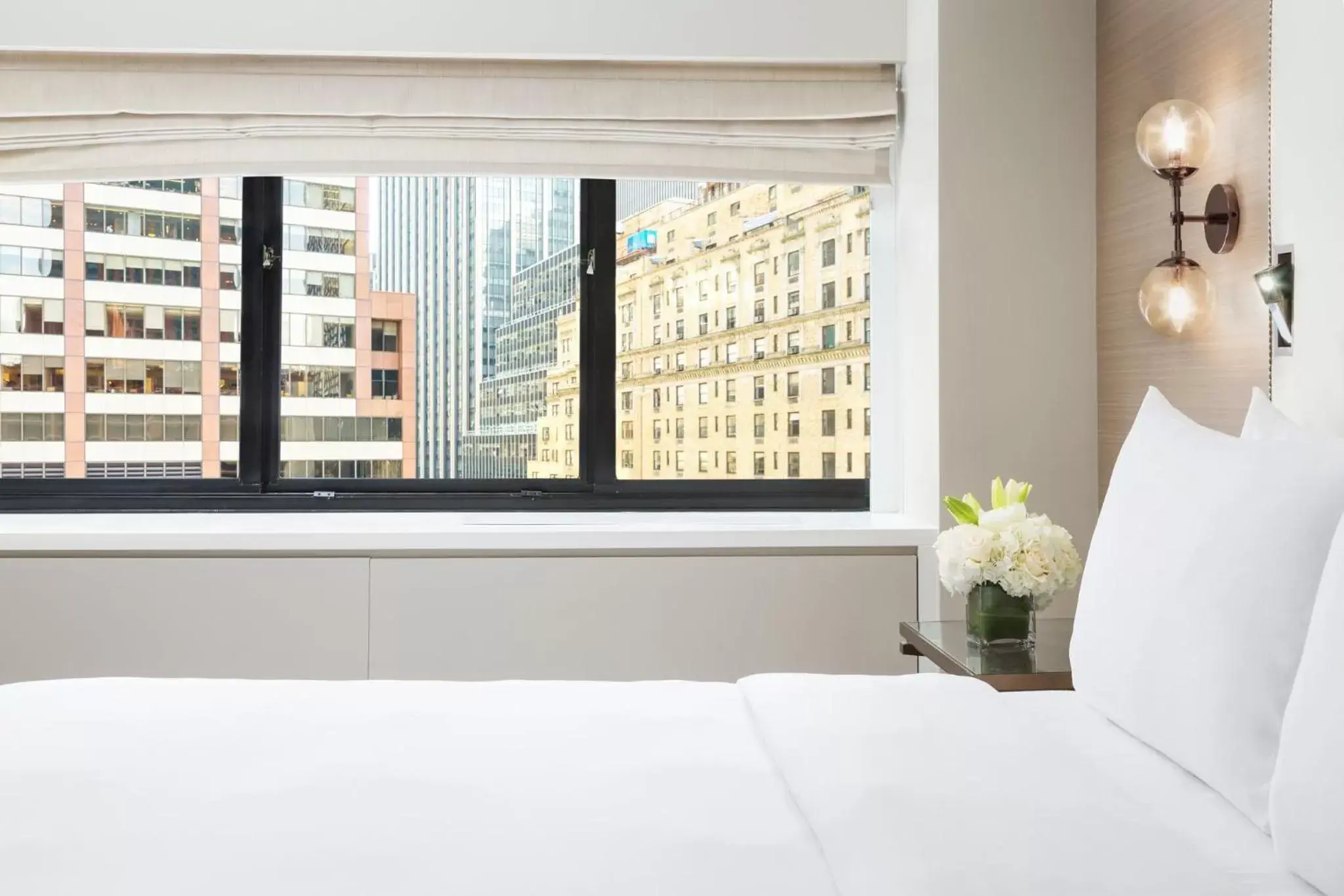 Photo of the whole room, Bed in The Manhattan at Times Square