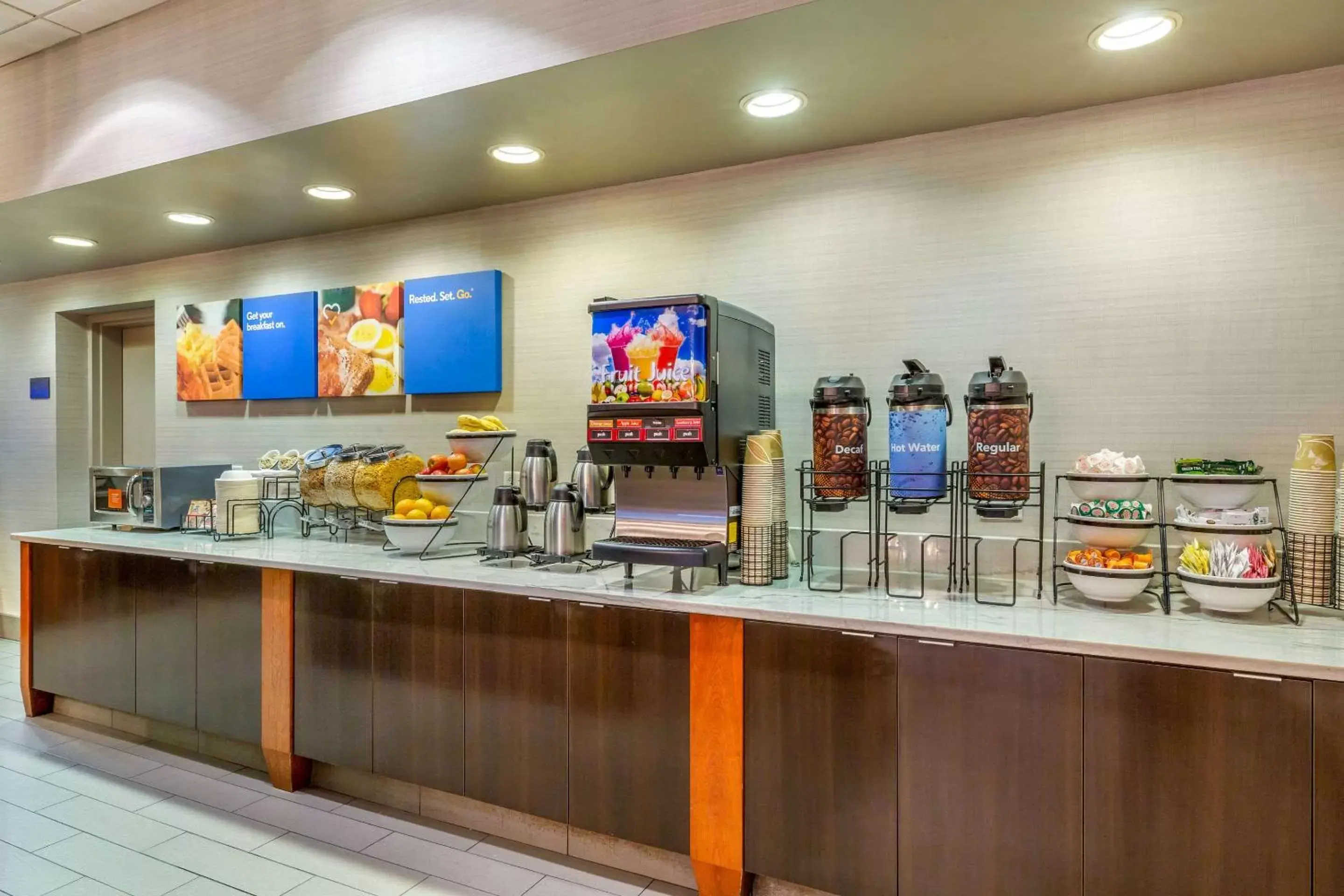 Restaurant/places to eat in Comfort Inn & Suites Logan International Airport