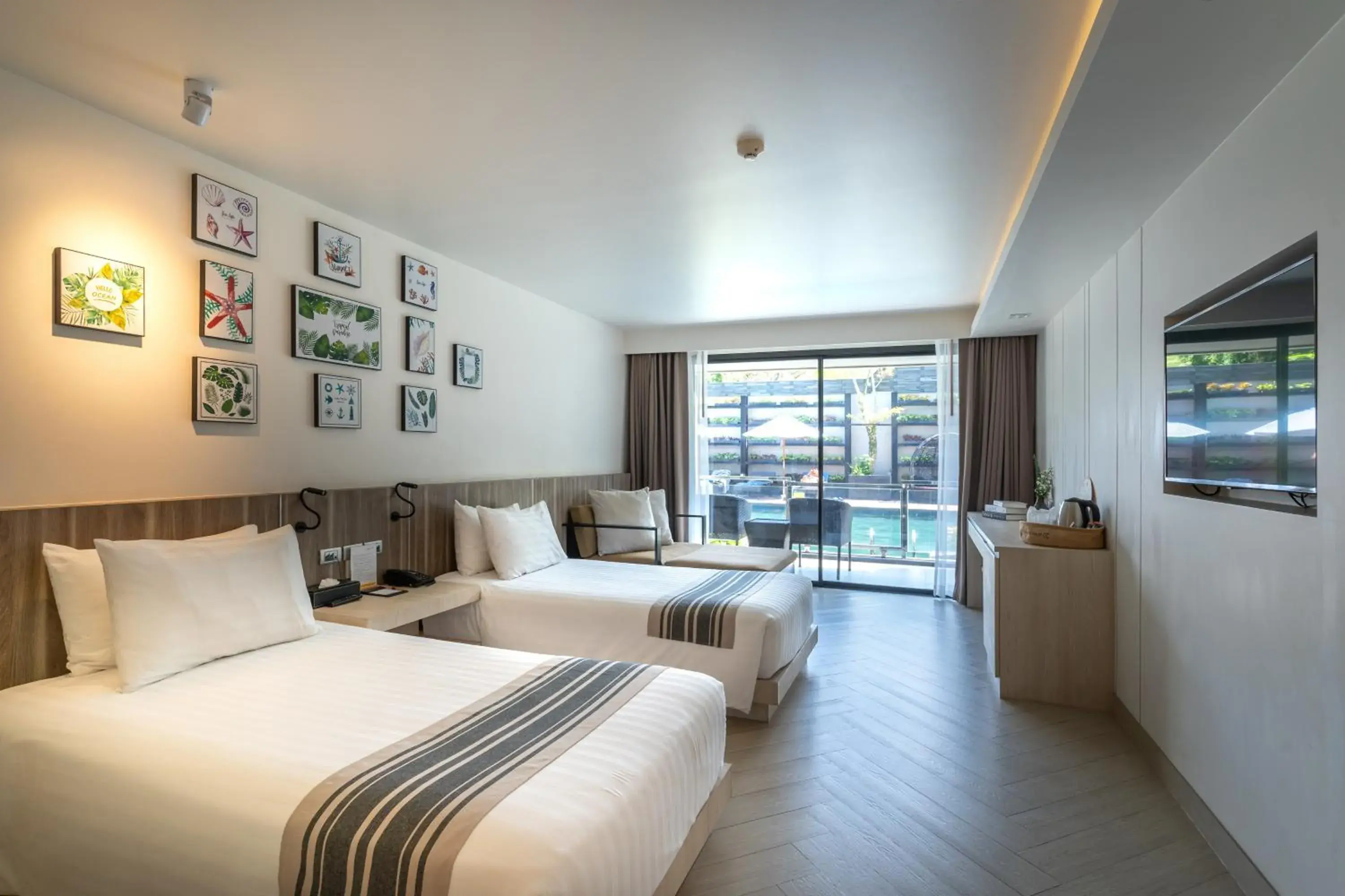 Twin Room with Pool Access in Golden Tulip Pattaya Beach Resort