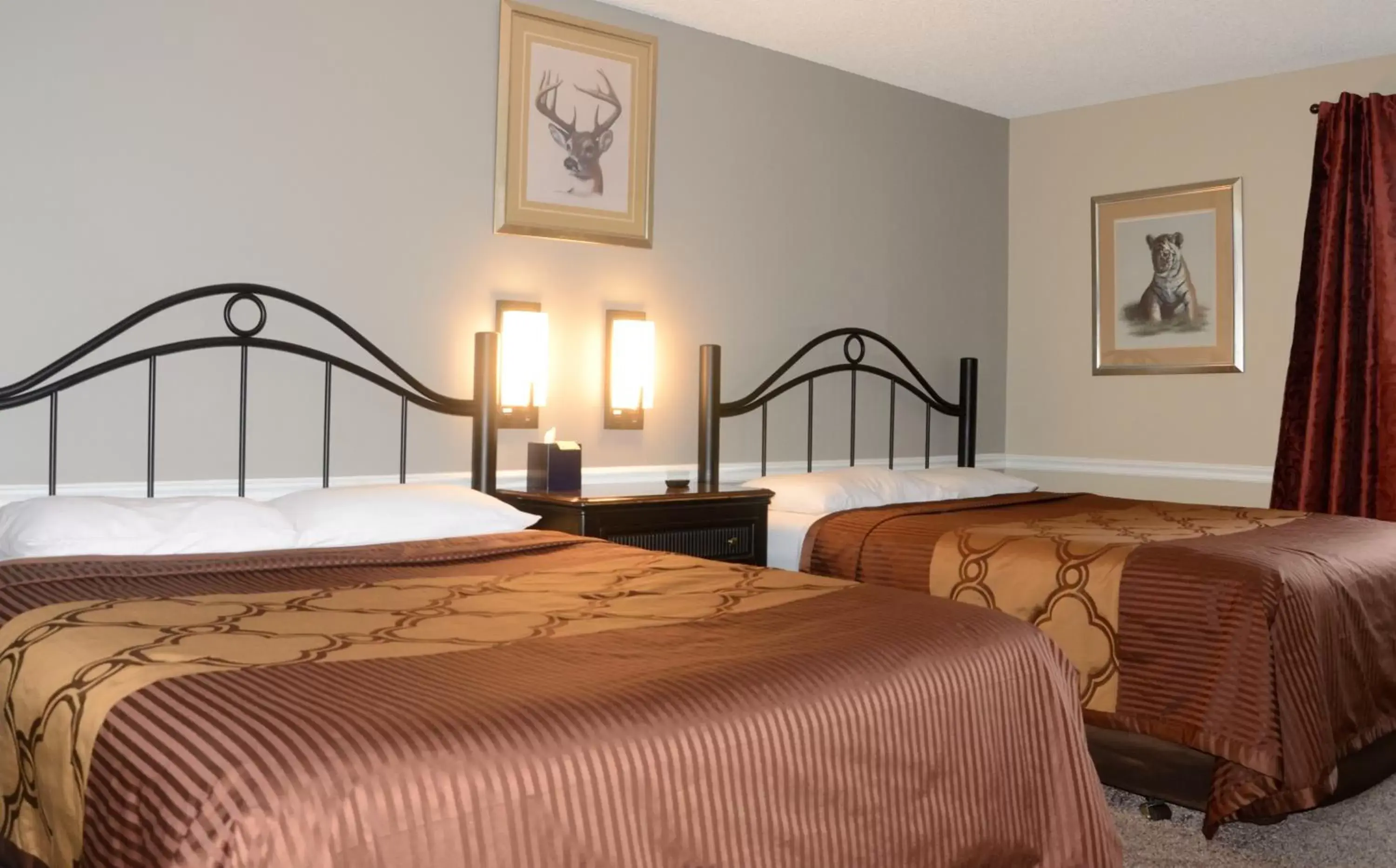 Bed in Four Seasons Country Inn