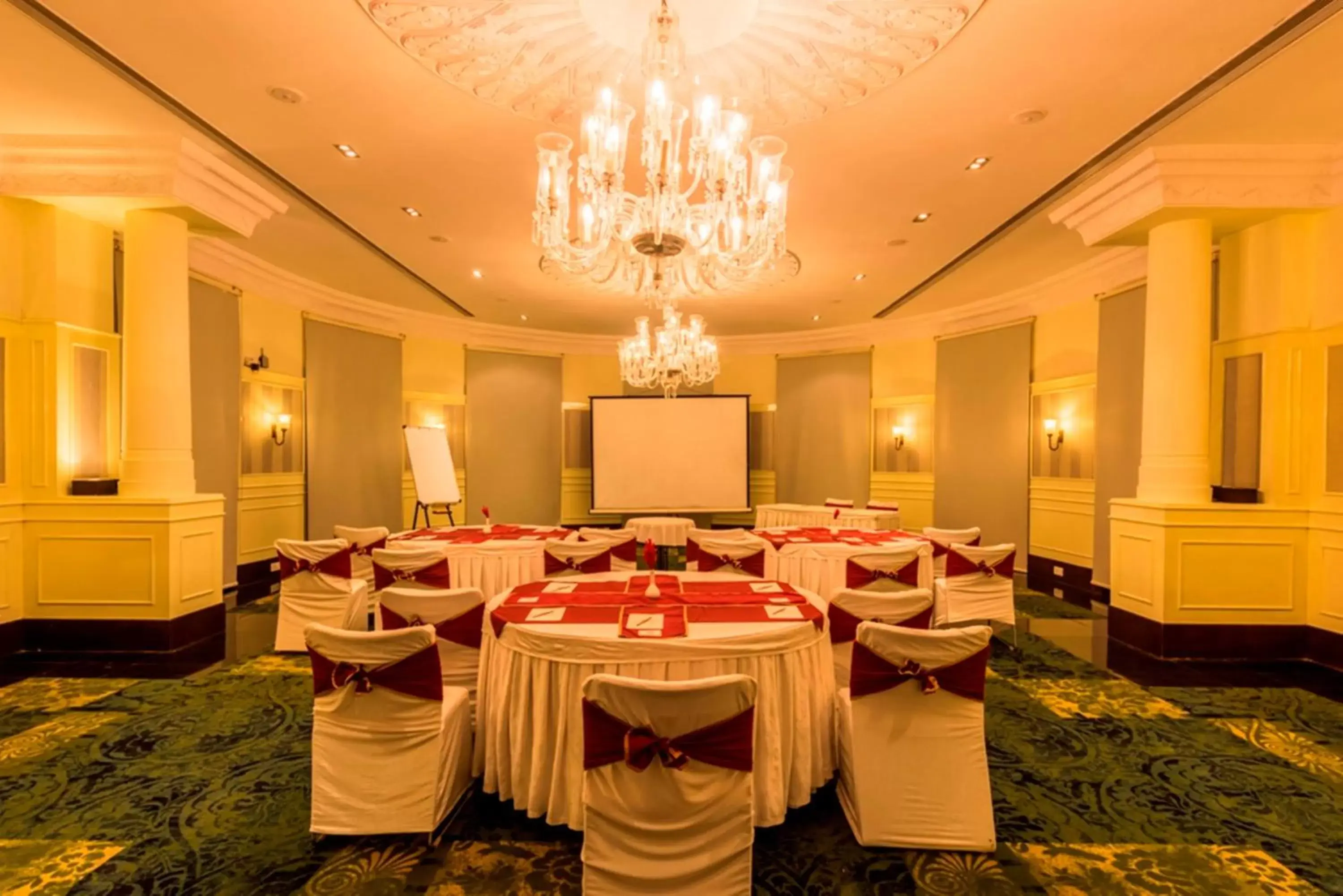 Banquet/Function facilities, Banquet Facilities in Royal Orchid Brindavan Garden Mysore