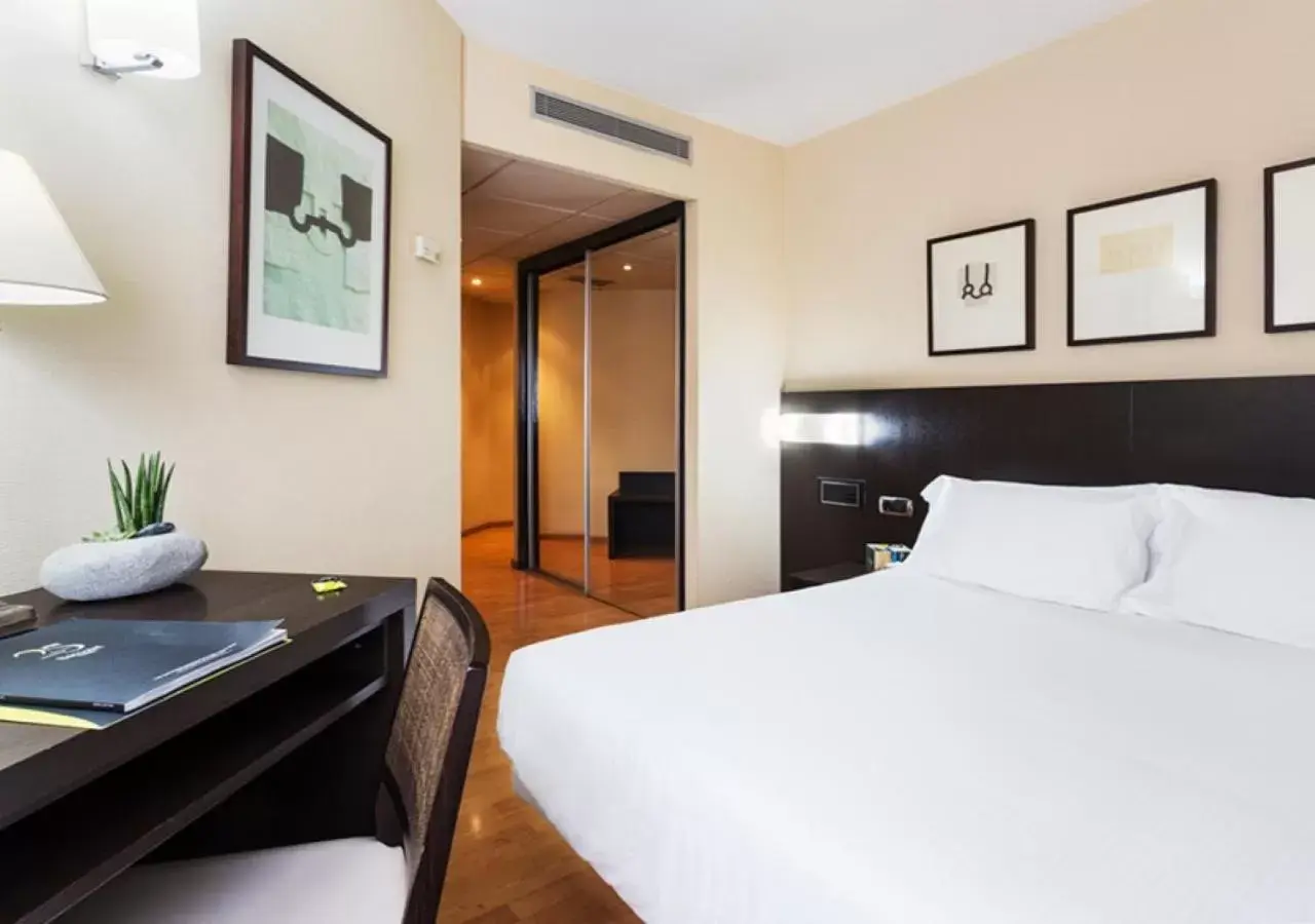 Photo of the whole room, Bed in Hotel Sercotel Tudela Bardenas