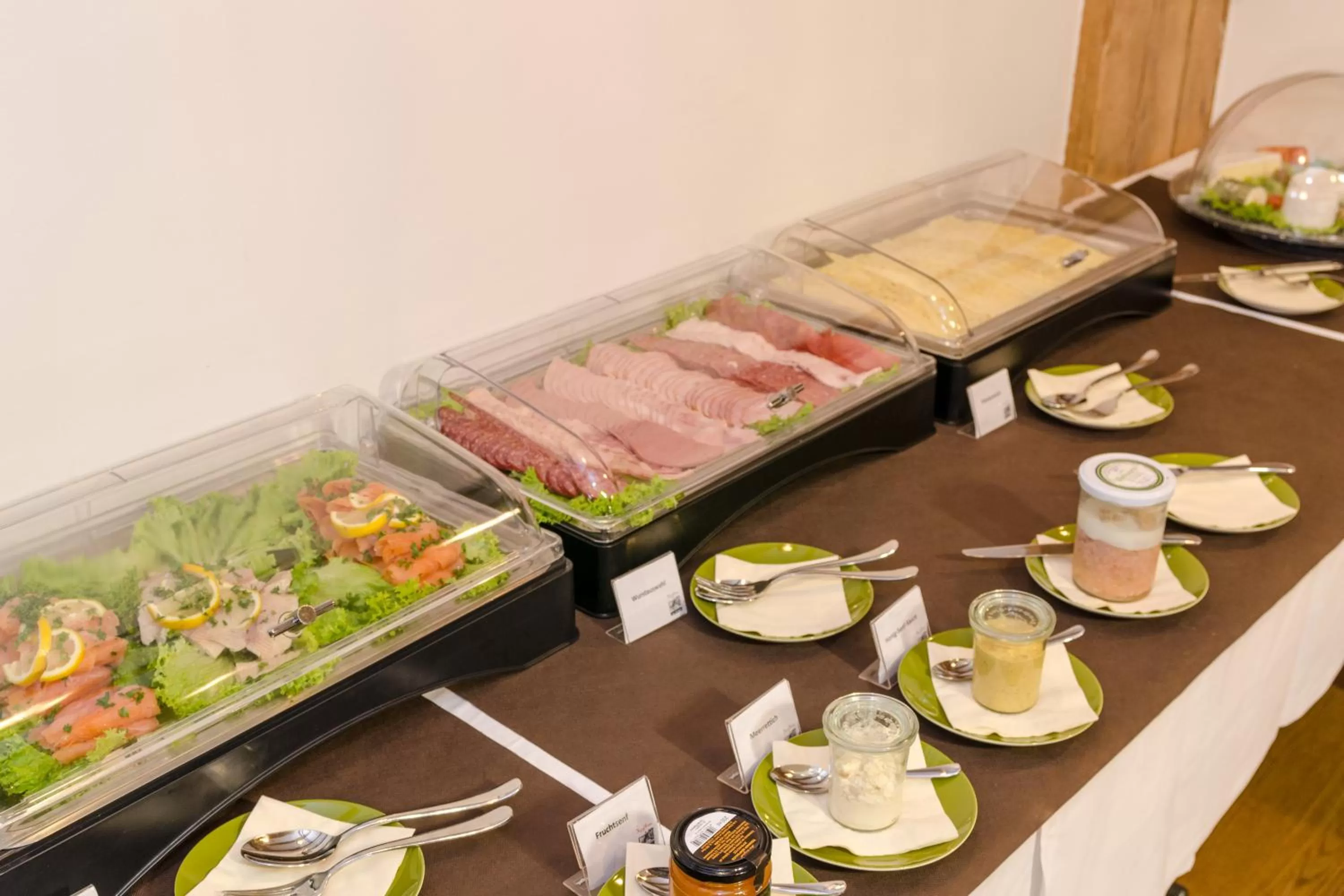 Buffet breakfast in Elbe Resort Alte Ölmühle