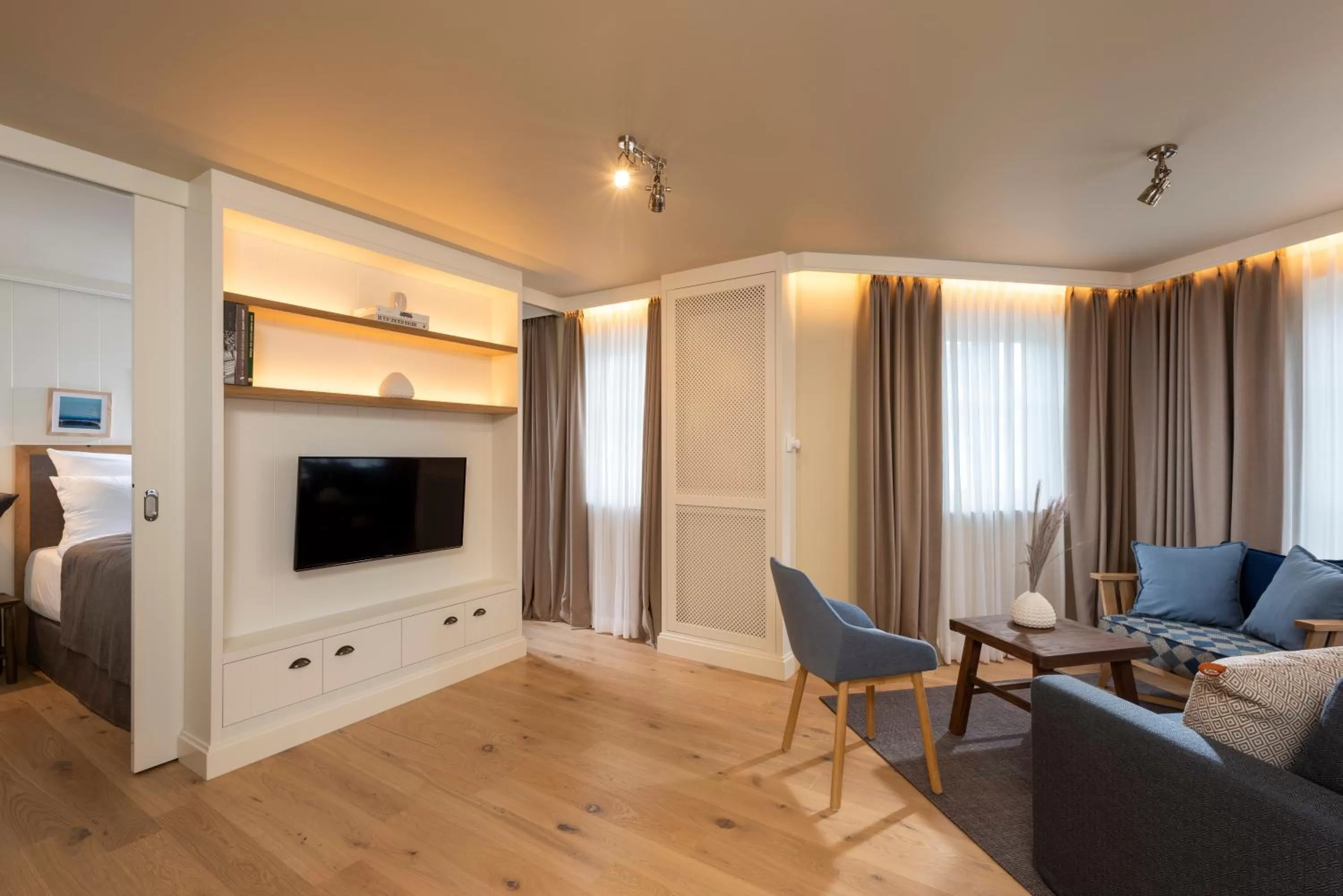 Living room, Bed in LOEV - VELA Hotels