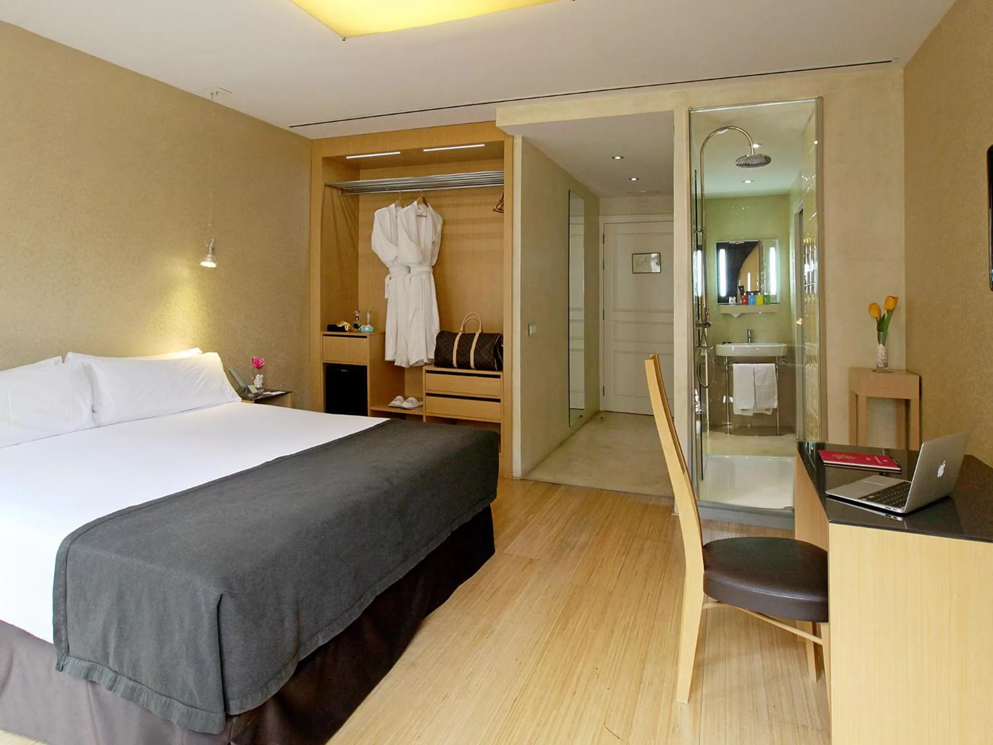Bedroom, Bed in Axel Hotel Barcelona - Adults Only