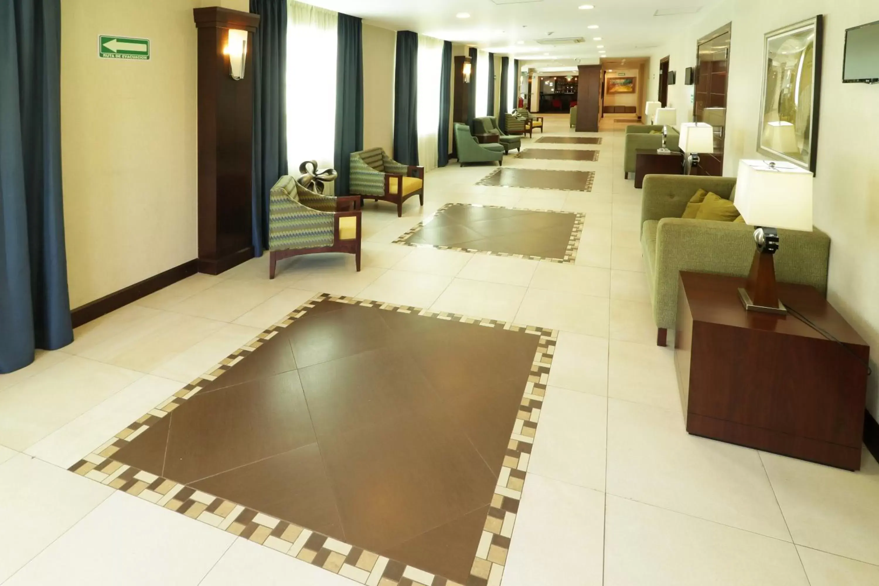 Lobby or reception in Holiday Inn Hotel & Suites Hermosillo Aeropuerto, an IHG Hotel