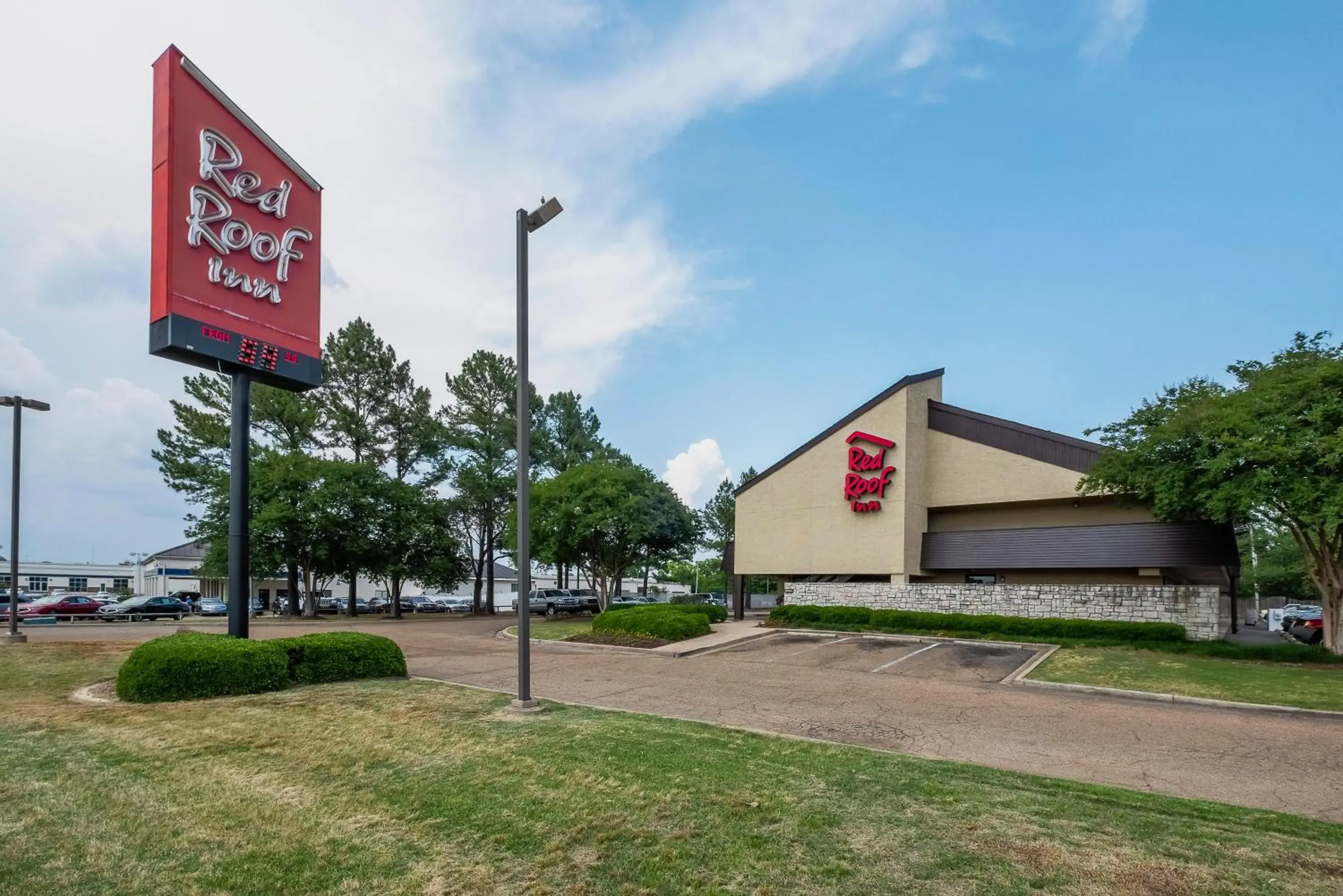 Property building, Property Logo/Sign in Red Roof Inn Jackson North – Ridgeland