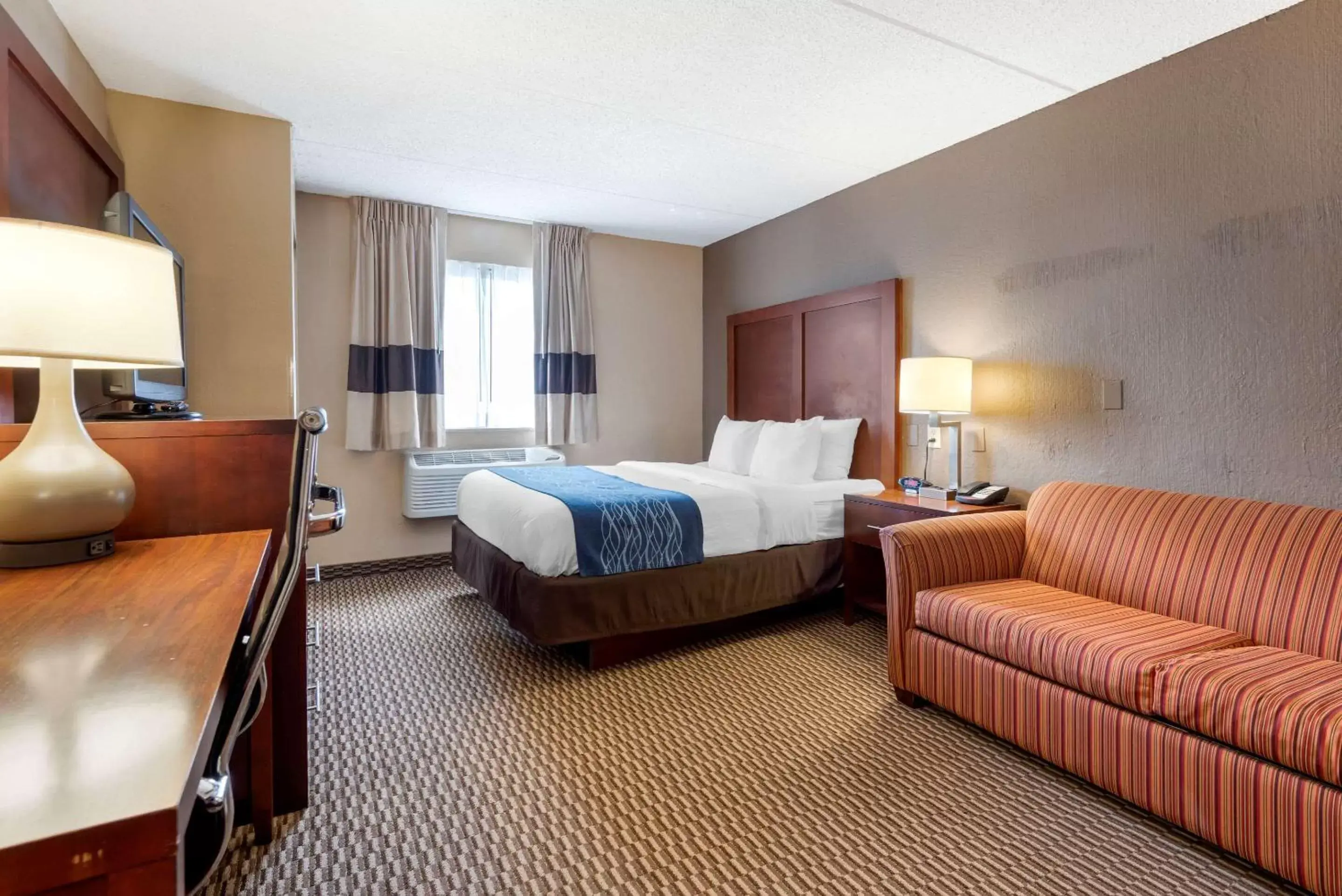 Photo of the whole room in Comfort Inn University