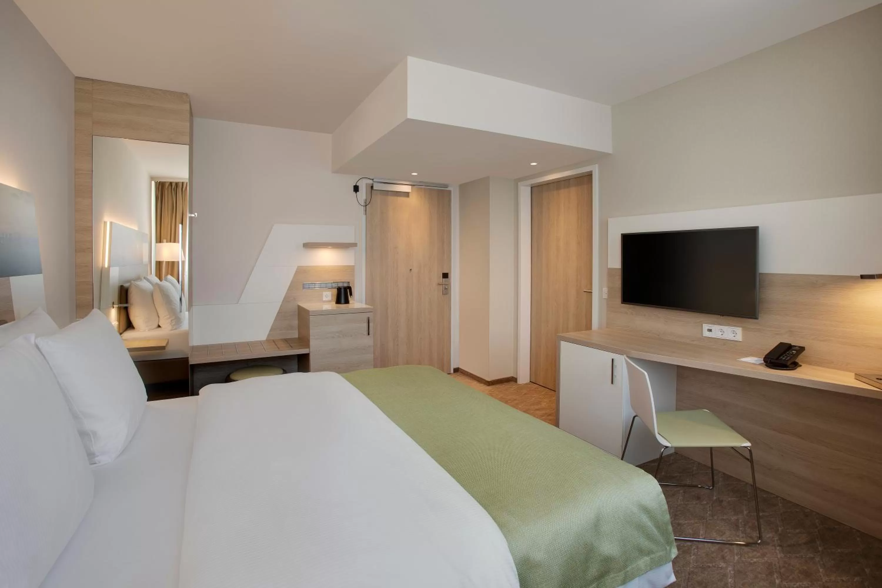 Photo of the whole room, Bed in Holiday Inn Frankfurt Airport by IHG