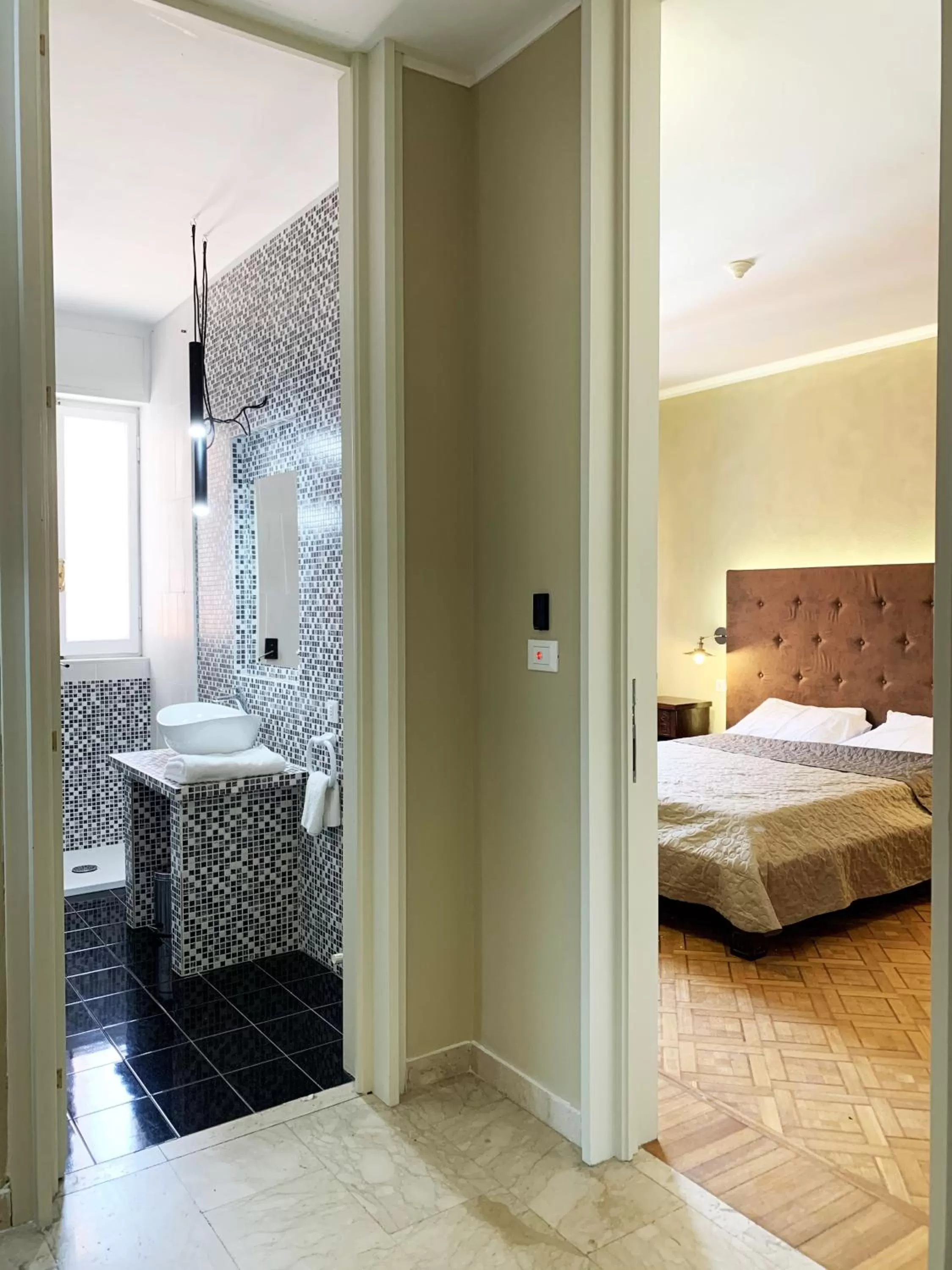 Bathroom, Bed in L'Attico di Piazza Mazzini Rooms
