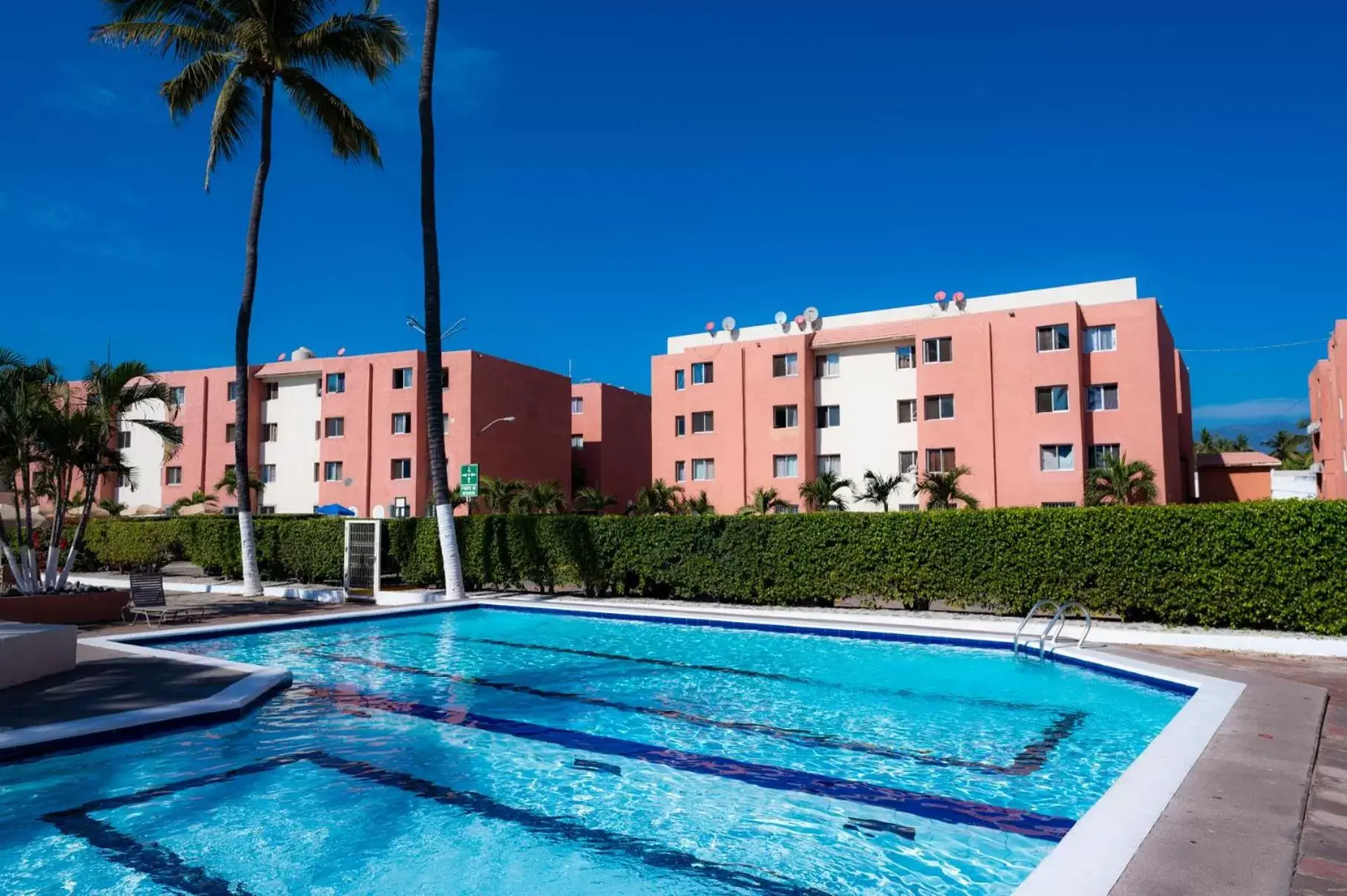 Swimming Pool in Suites Santa Barbara