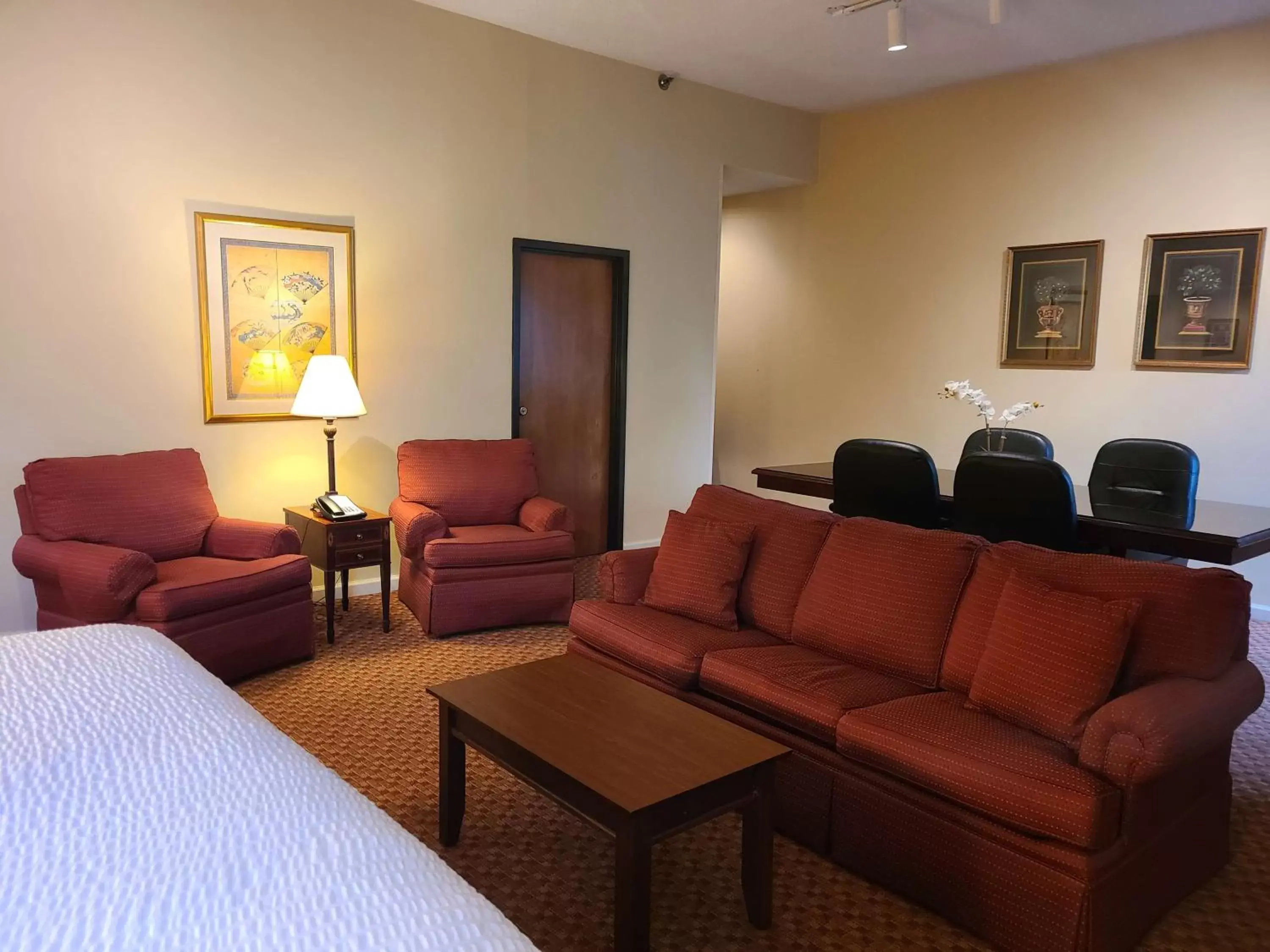 Bedroom, Seating Area in Best Western Hickory