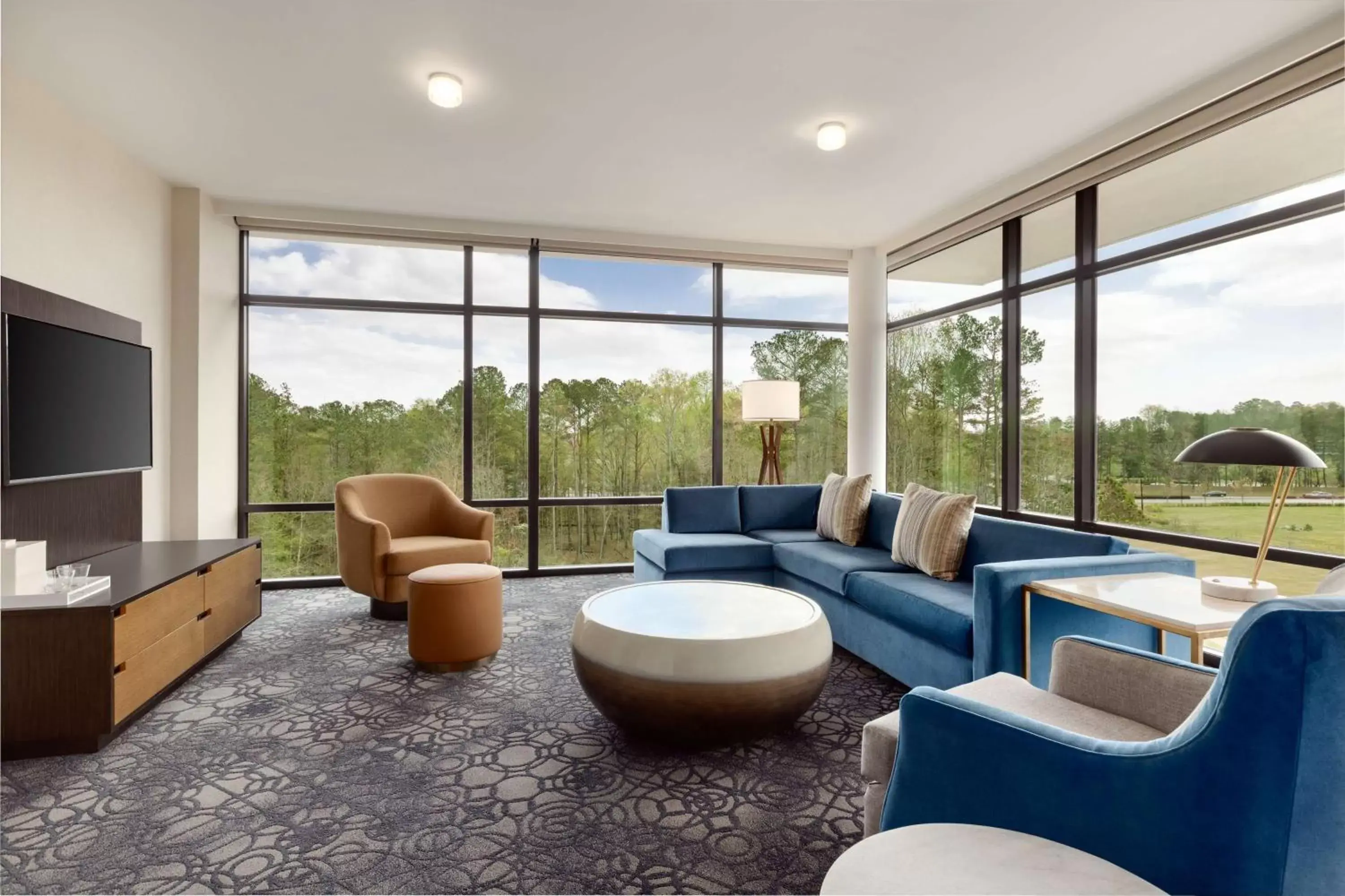 Bedroom, Seating Area in Hilton Alpharetta Atlanta