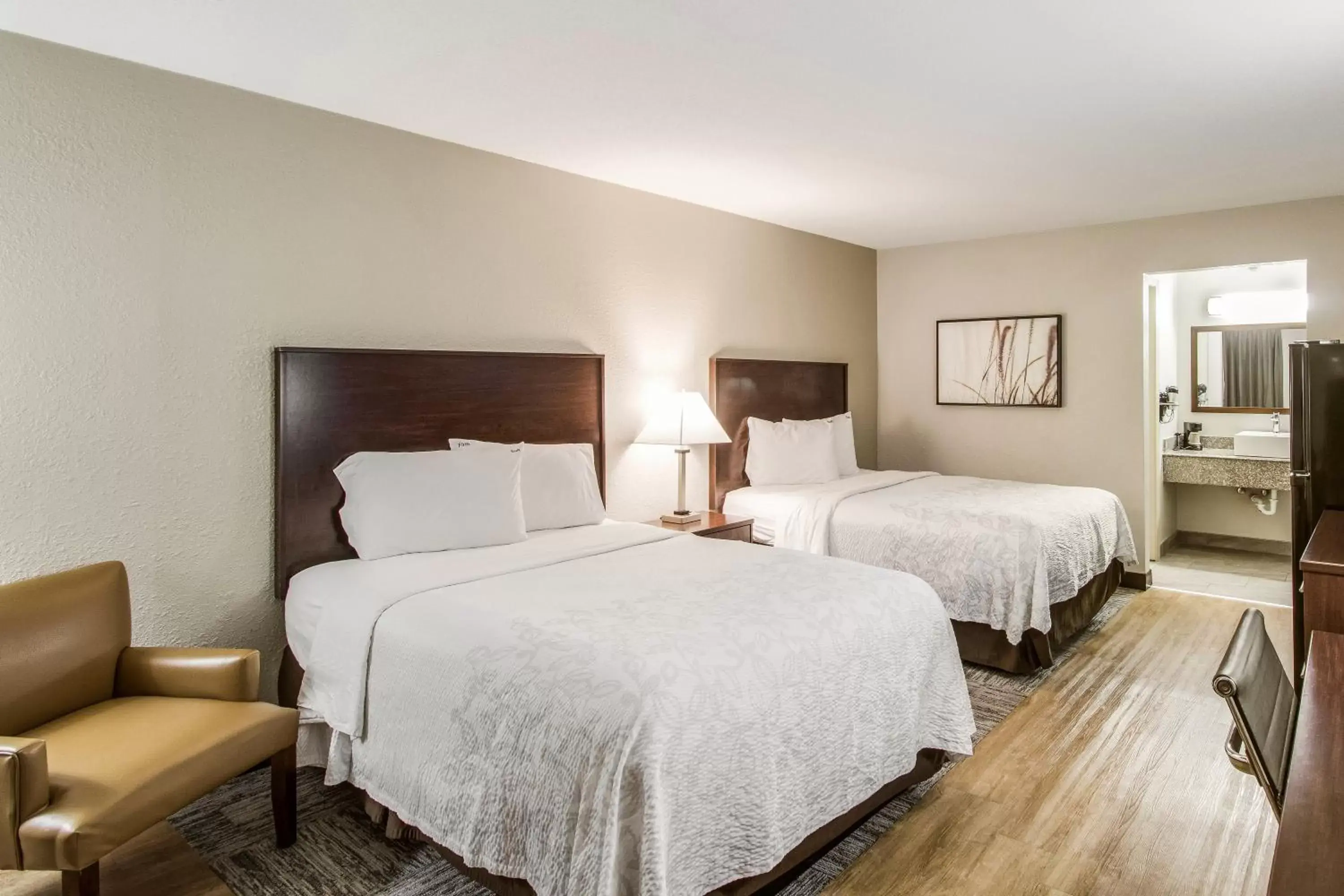 Photo of the whole room, Bed in Red Roof Inn PLUS+ Dallas - Addison Photo of the whole room, Bed in Red Roof Inn PLUS+ Dallas - Addison