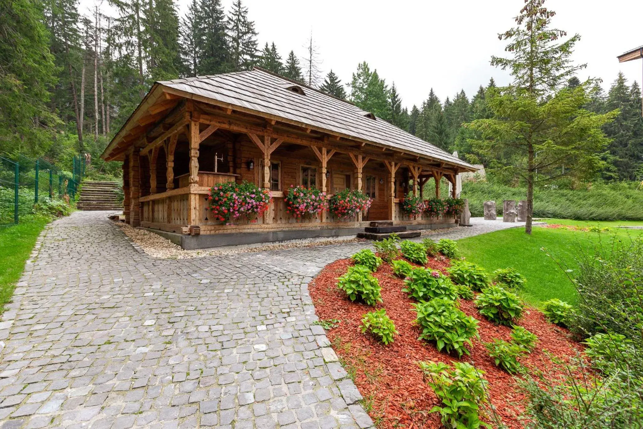 Garden, Property Building in Teleferic Grand Hotel