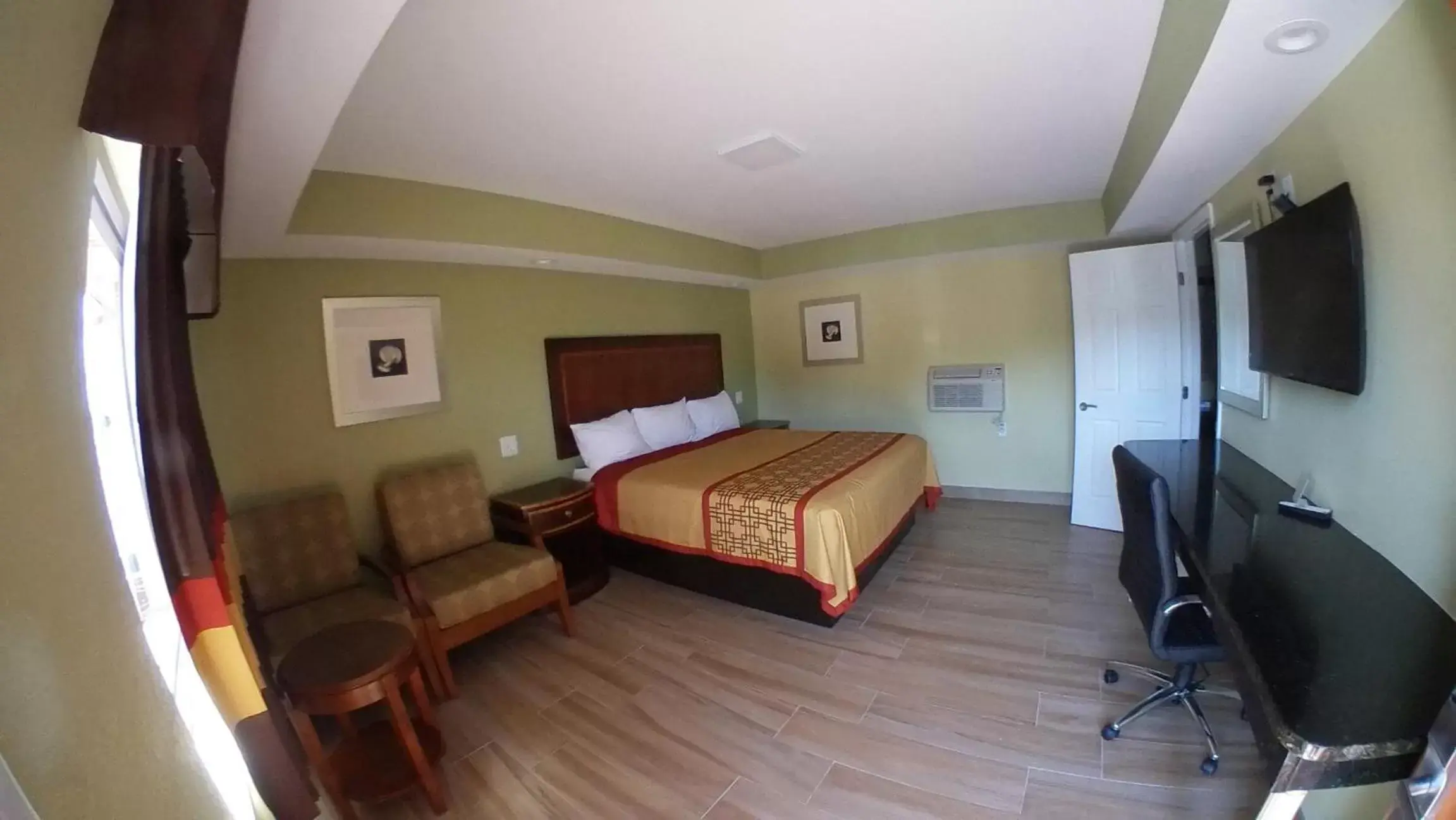 Photo of the whole room in Travel Inn of Riviera Beach