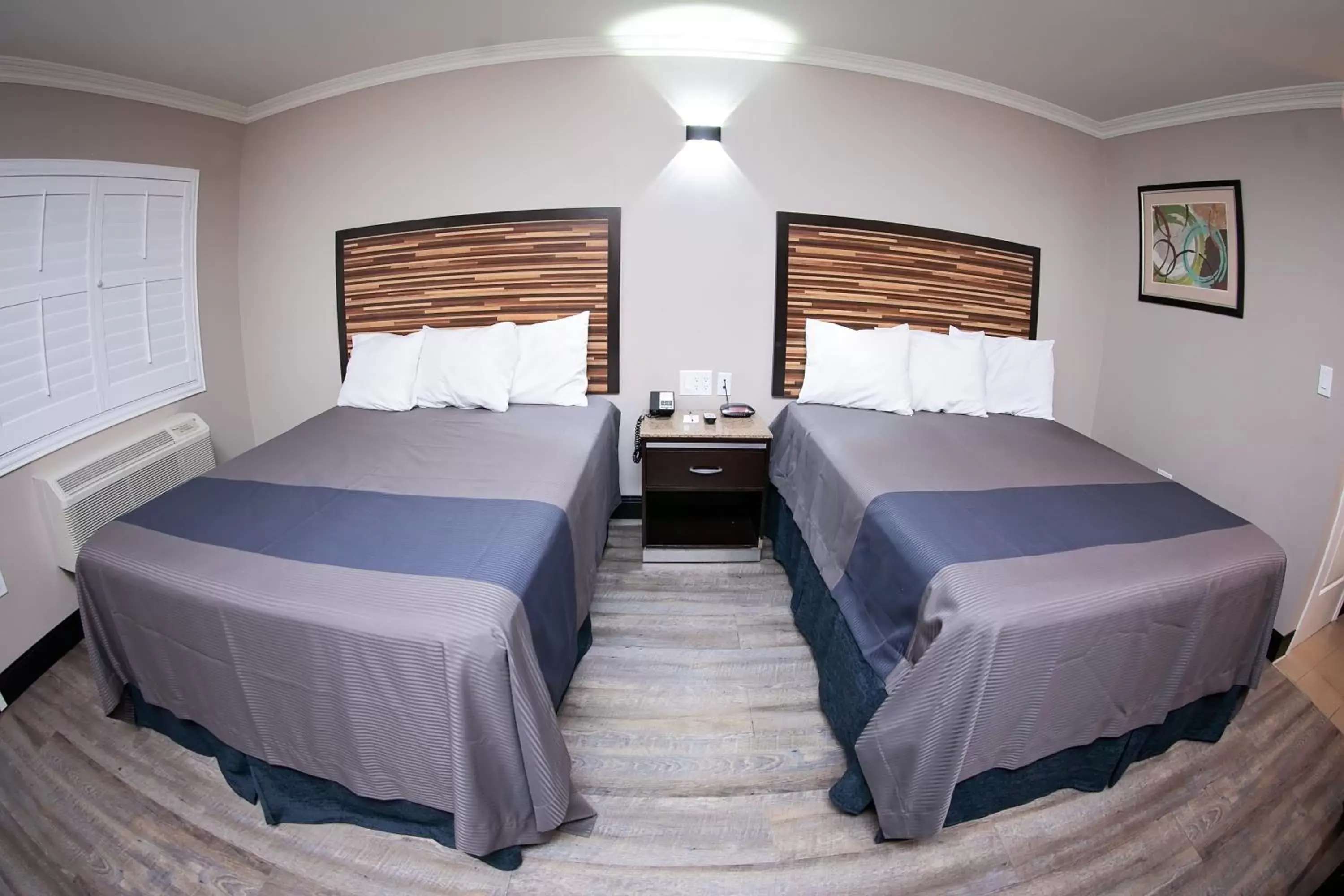 Bed in Diamond Bell Inn & Suites Bed in Diamond Bell Inn & Suites