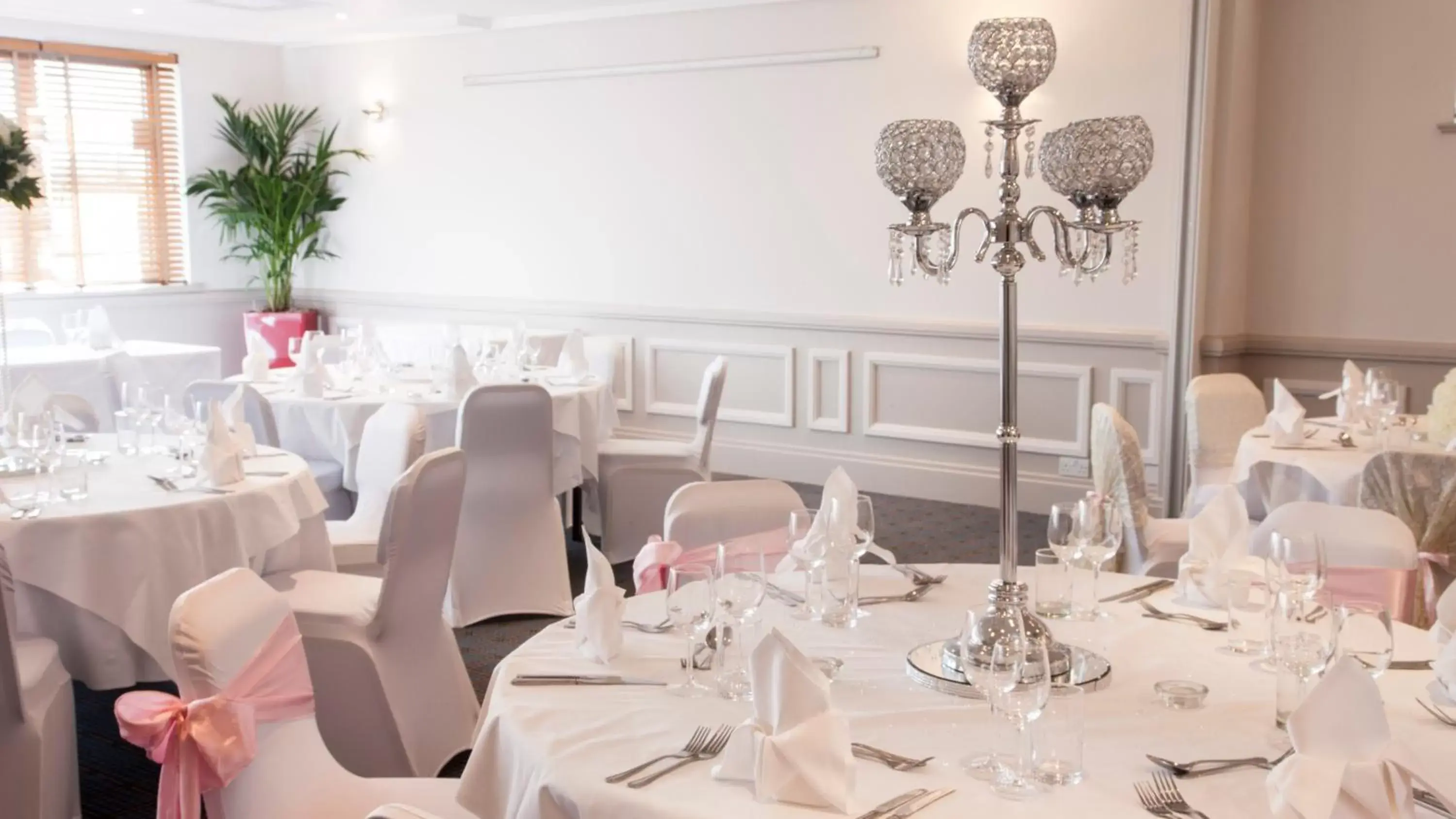 Banquet/Function facilities, Restaurant/Places to Eat in Holiday Inn Chester South, an IHG Hotel