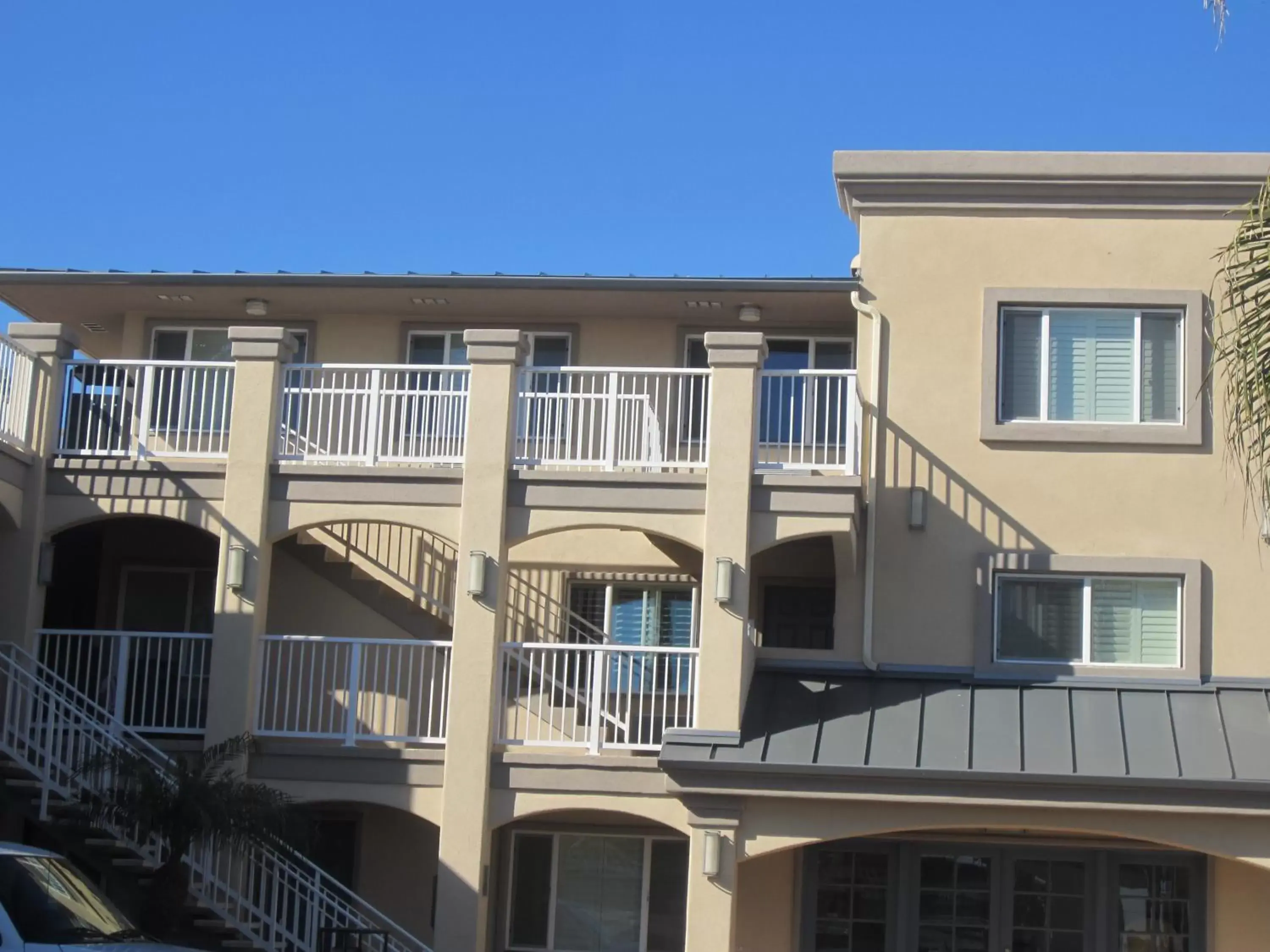 Property building in PB Surf Beachside Inn Property building in PB Surf Beachside Inn