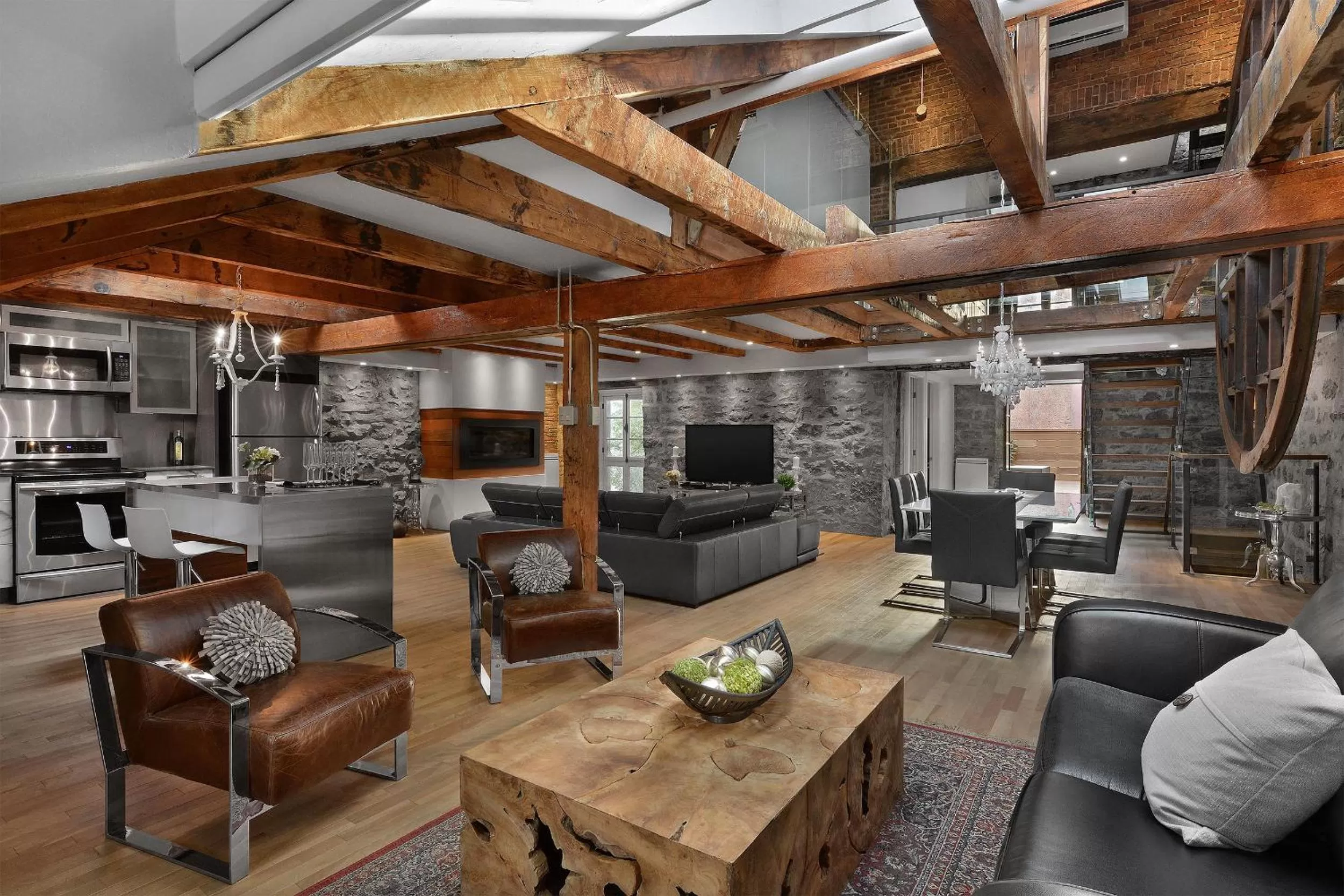 Photo of the whole room in Hotel Épik Montréal