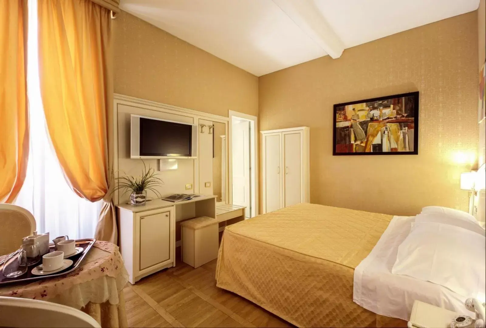 Bed in Relais Fontana Di Trevi Hotel