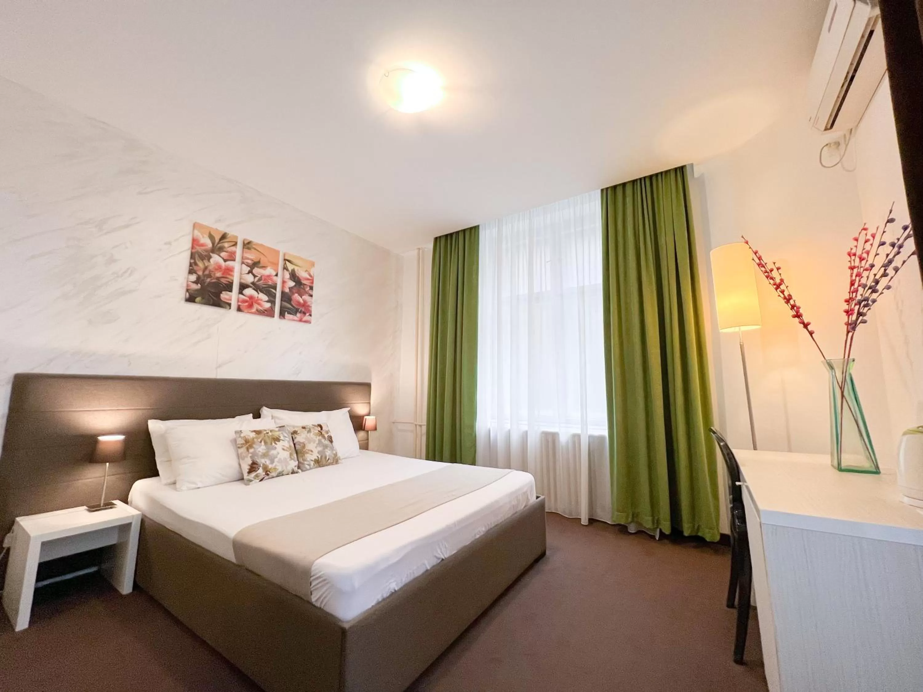 Photo of the whole room, Bed in Centar Forever