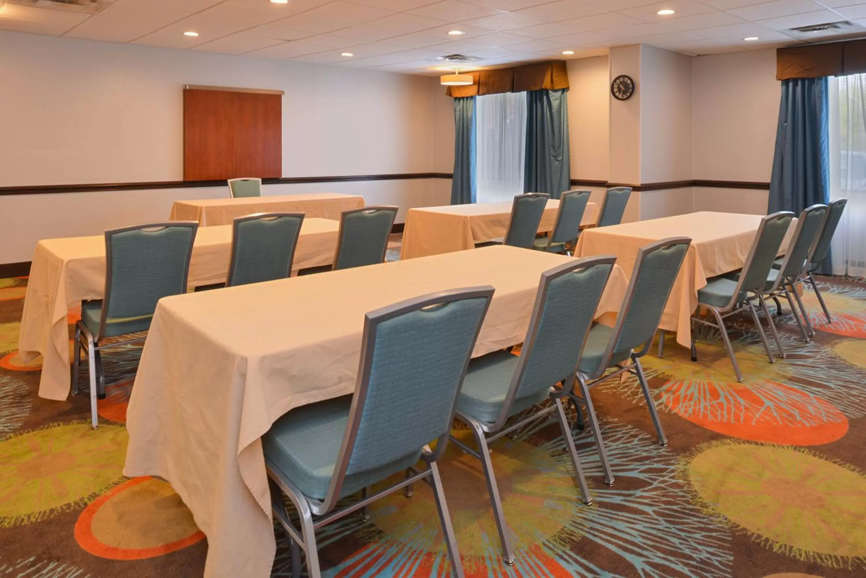 Meeting/conference room in Holiday Inn Express Hotel & Suites Youngstown - North Lima/Boardman, an IHG Hotel