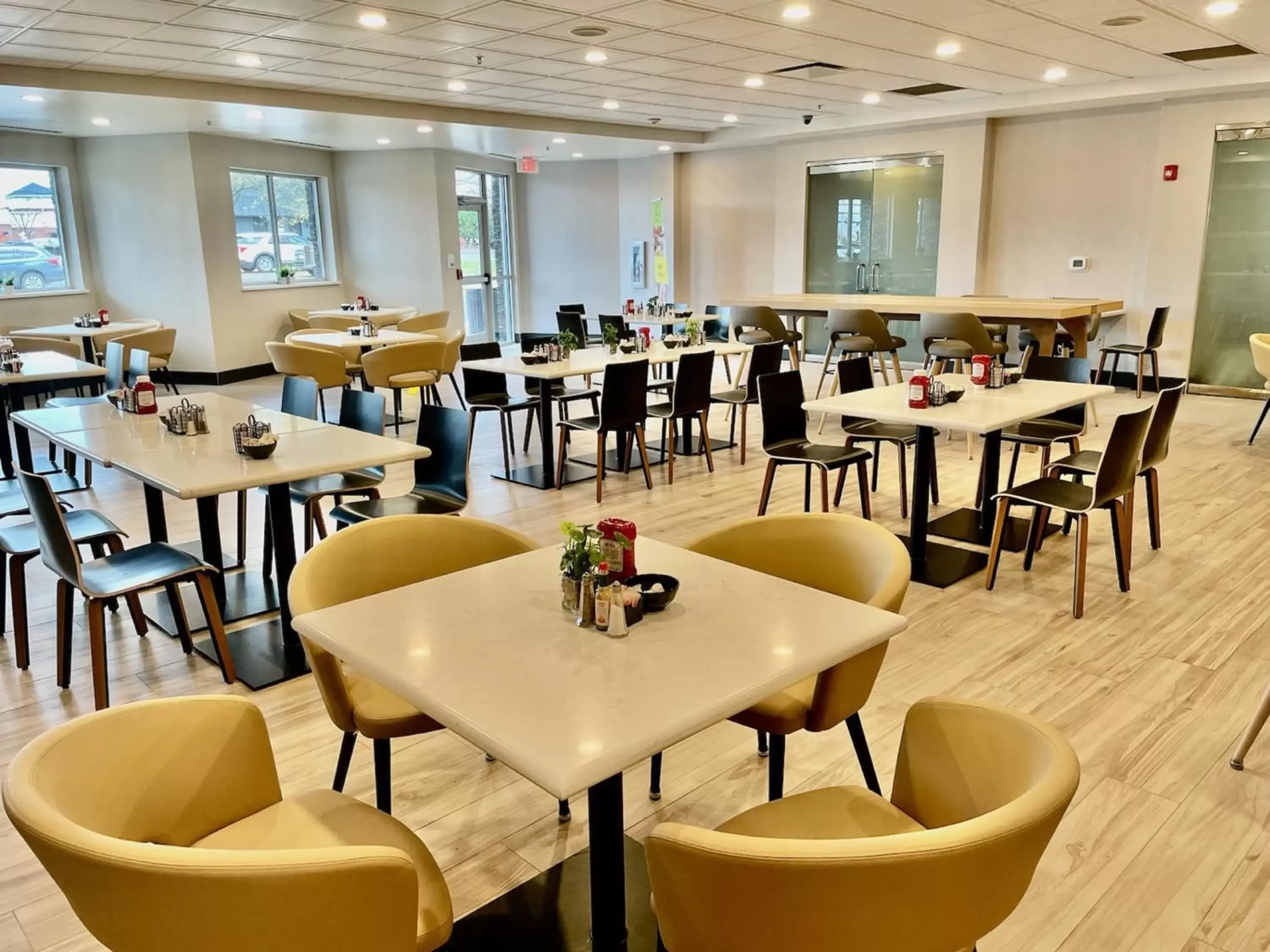 Breakfast, Restaurant/Places to Eat in Holiday Inn Lansdale-Hatfield, an IHG Hotel