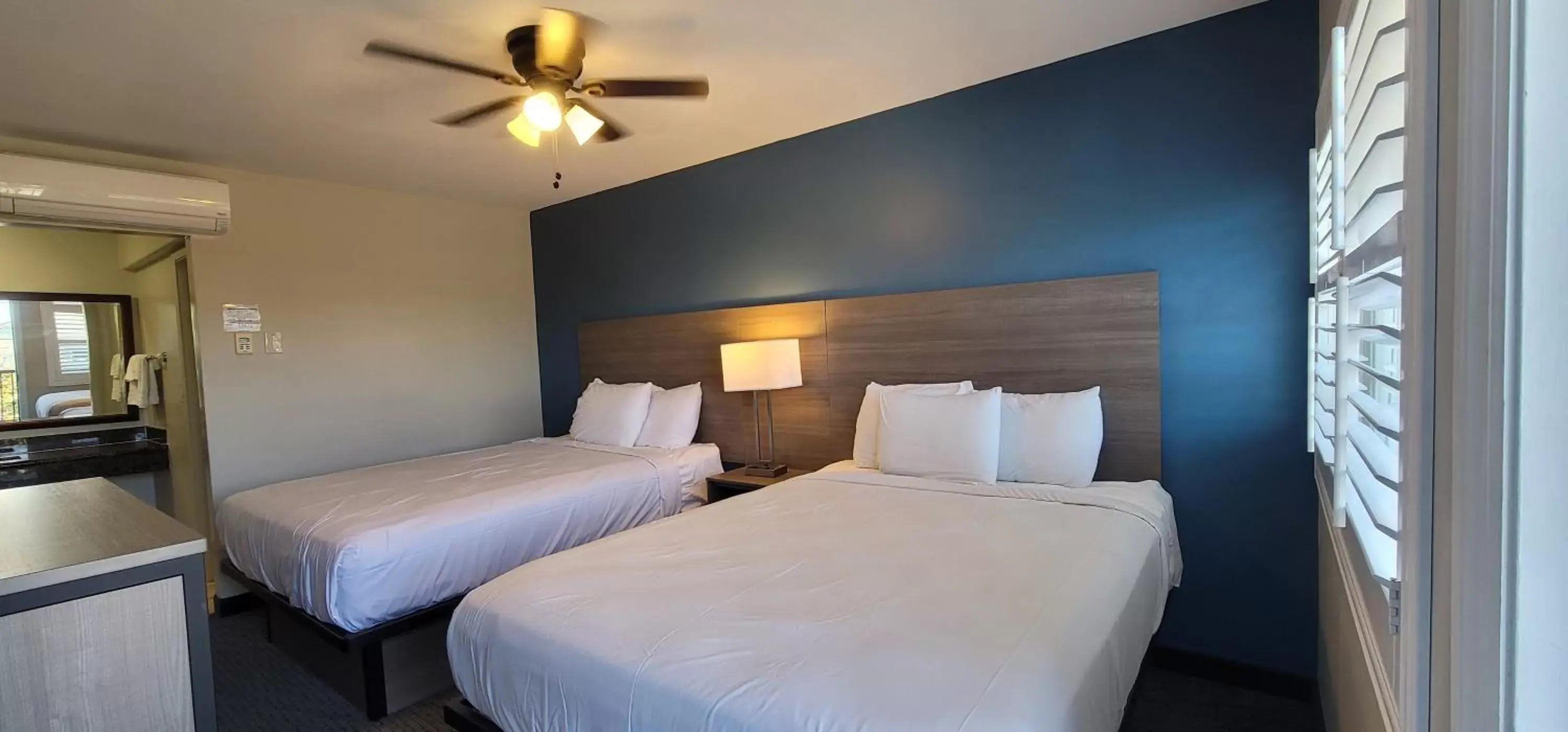 Bedroom, Bed in Beachwalker Inn & Suites