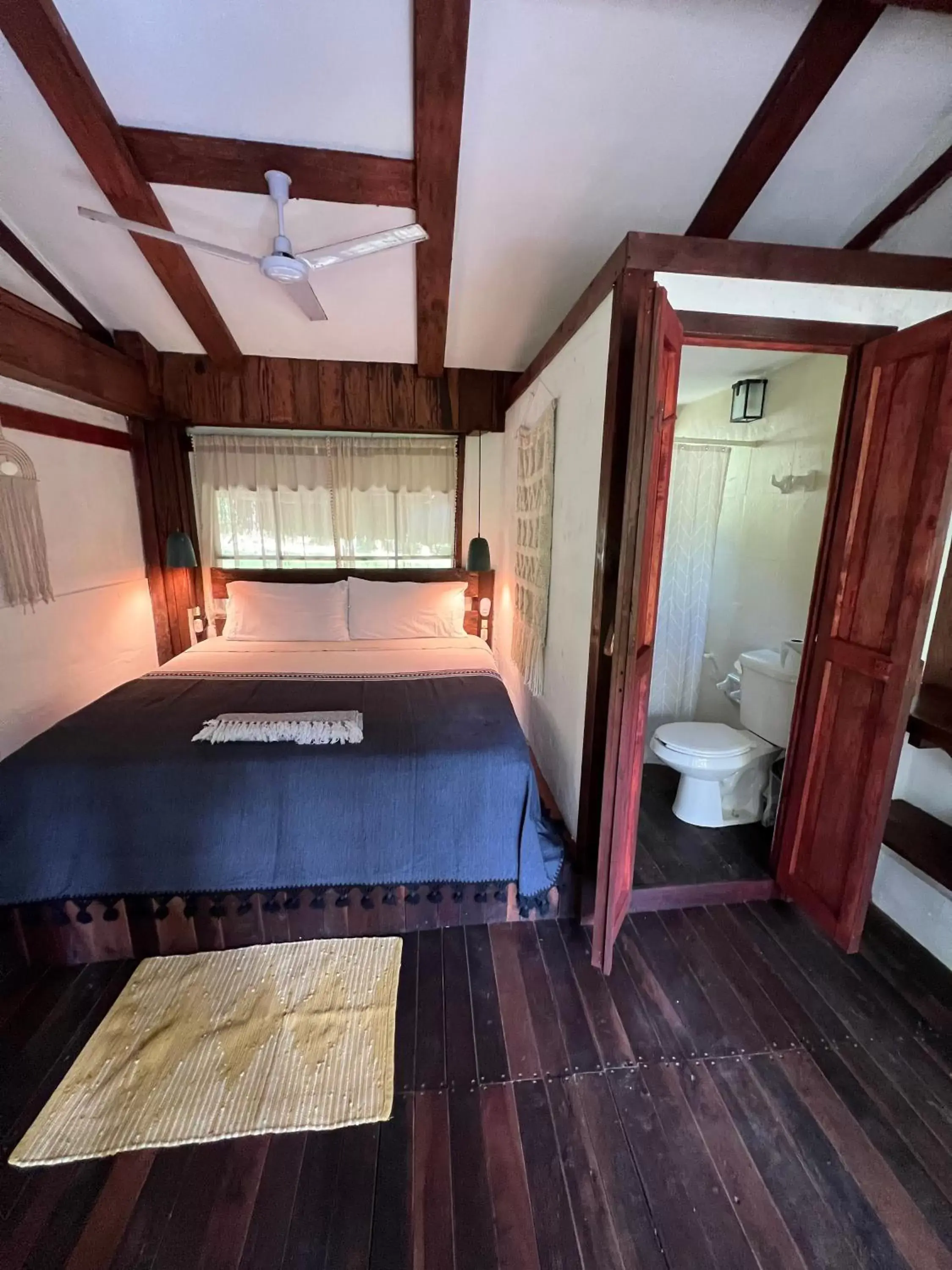 Bedroom, Bed in Villa Santuario Lake front Oasis