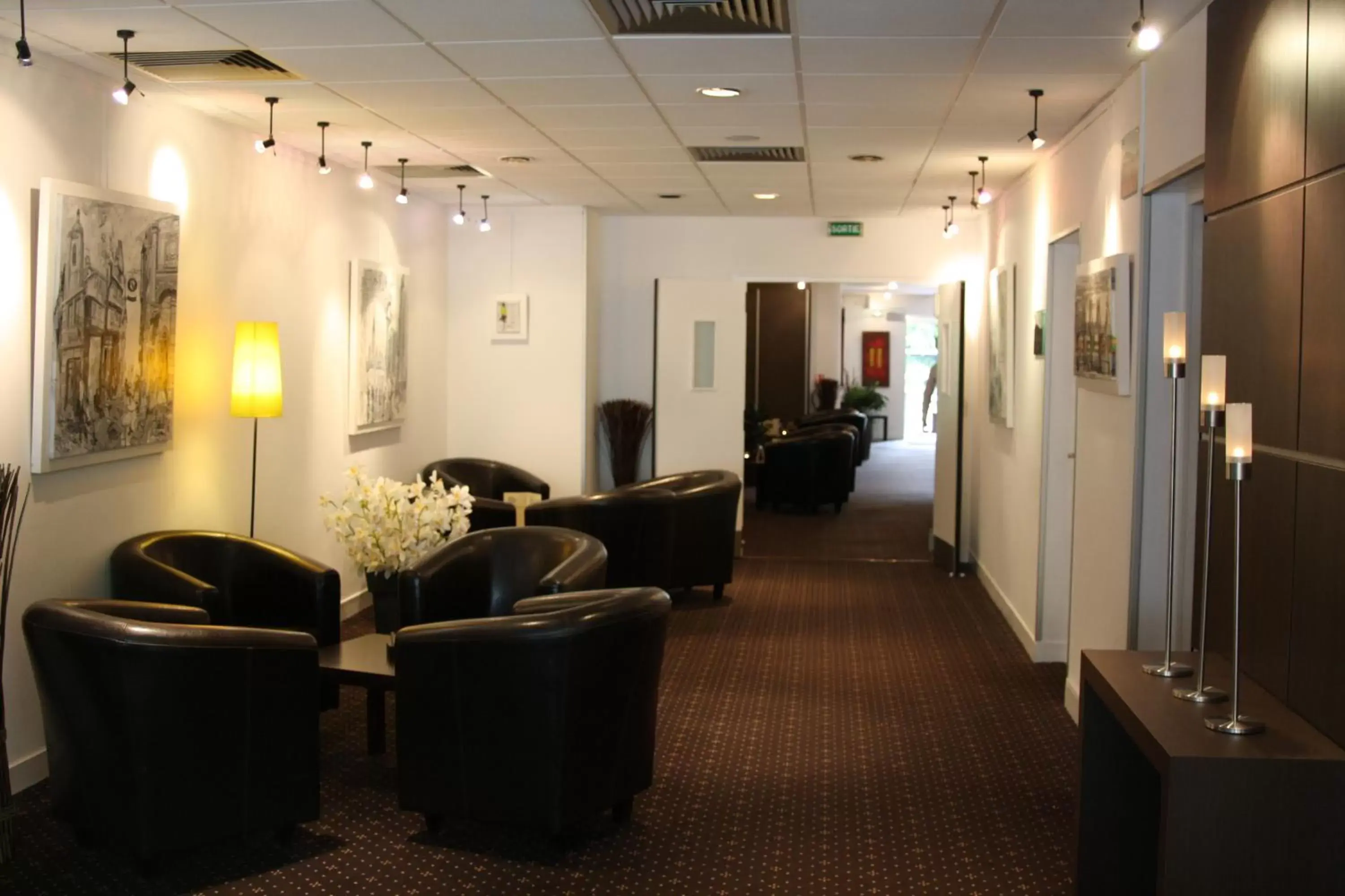 Lobby or reception, Lobby/Reception in La Berteliere, The Originals Relais (Qualys-Hotel)