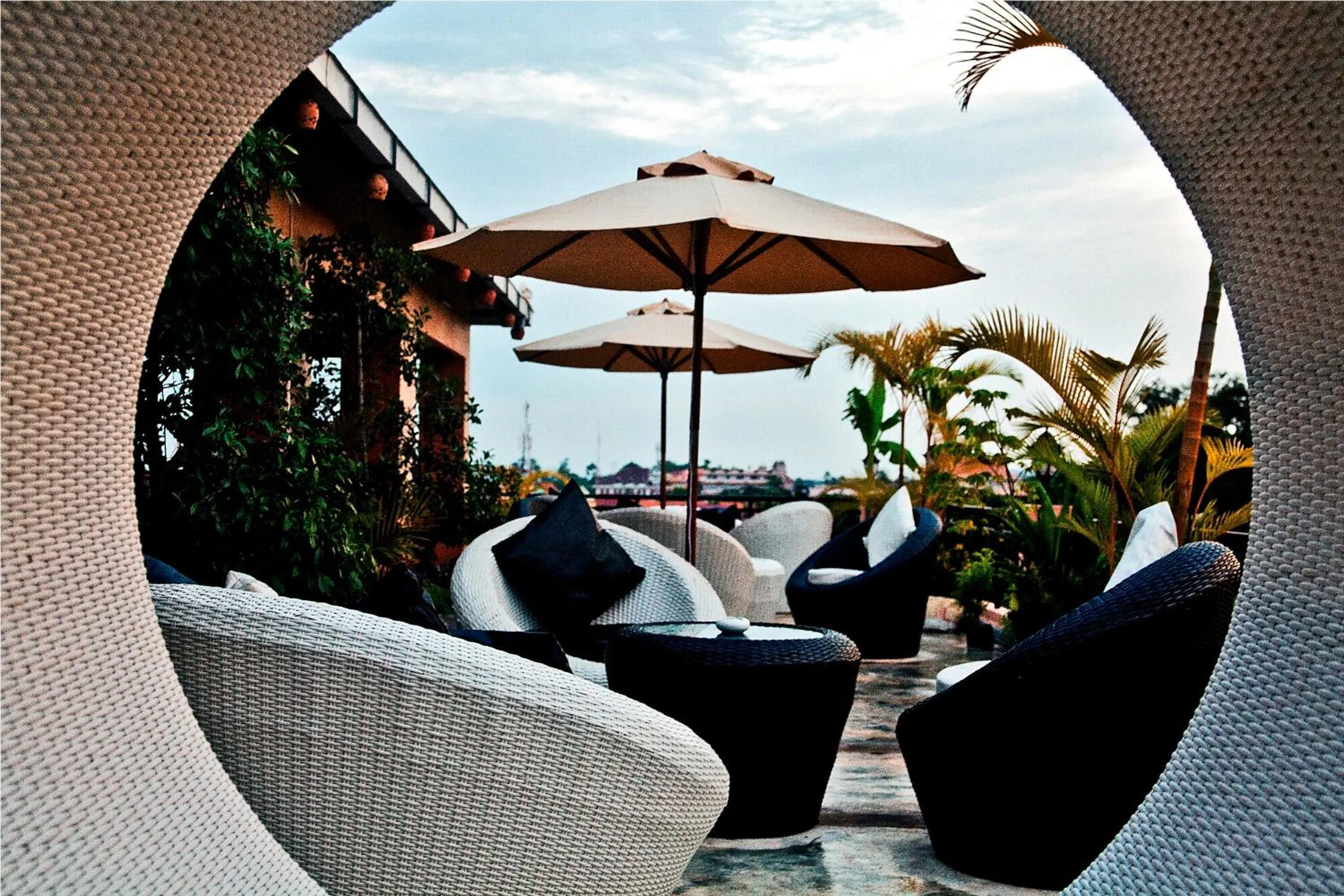 Restaurant/places to eat in JK Resident