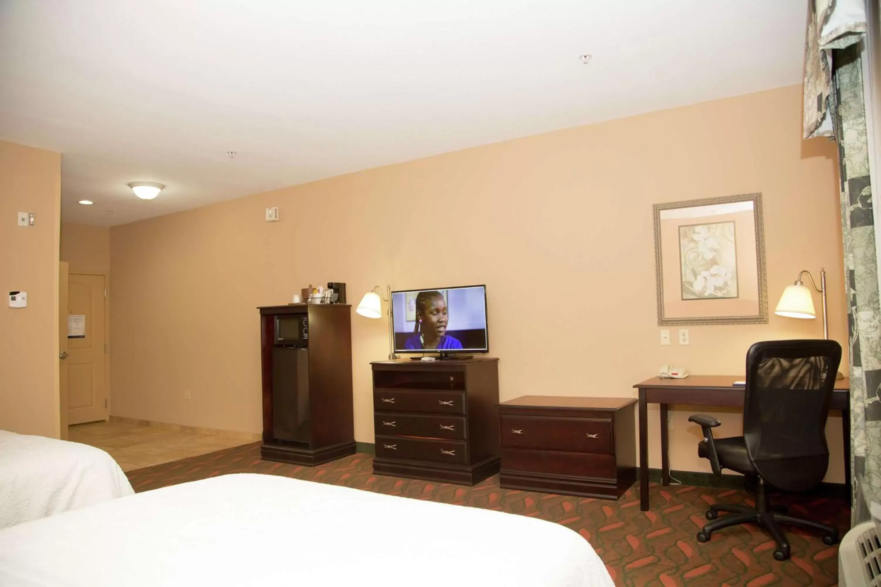 Bedroom, TV/Entertainment Center in Hampton Inn & Suites Houston Rosenberg