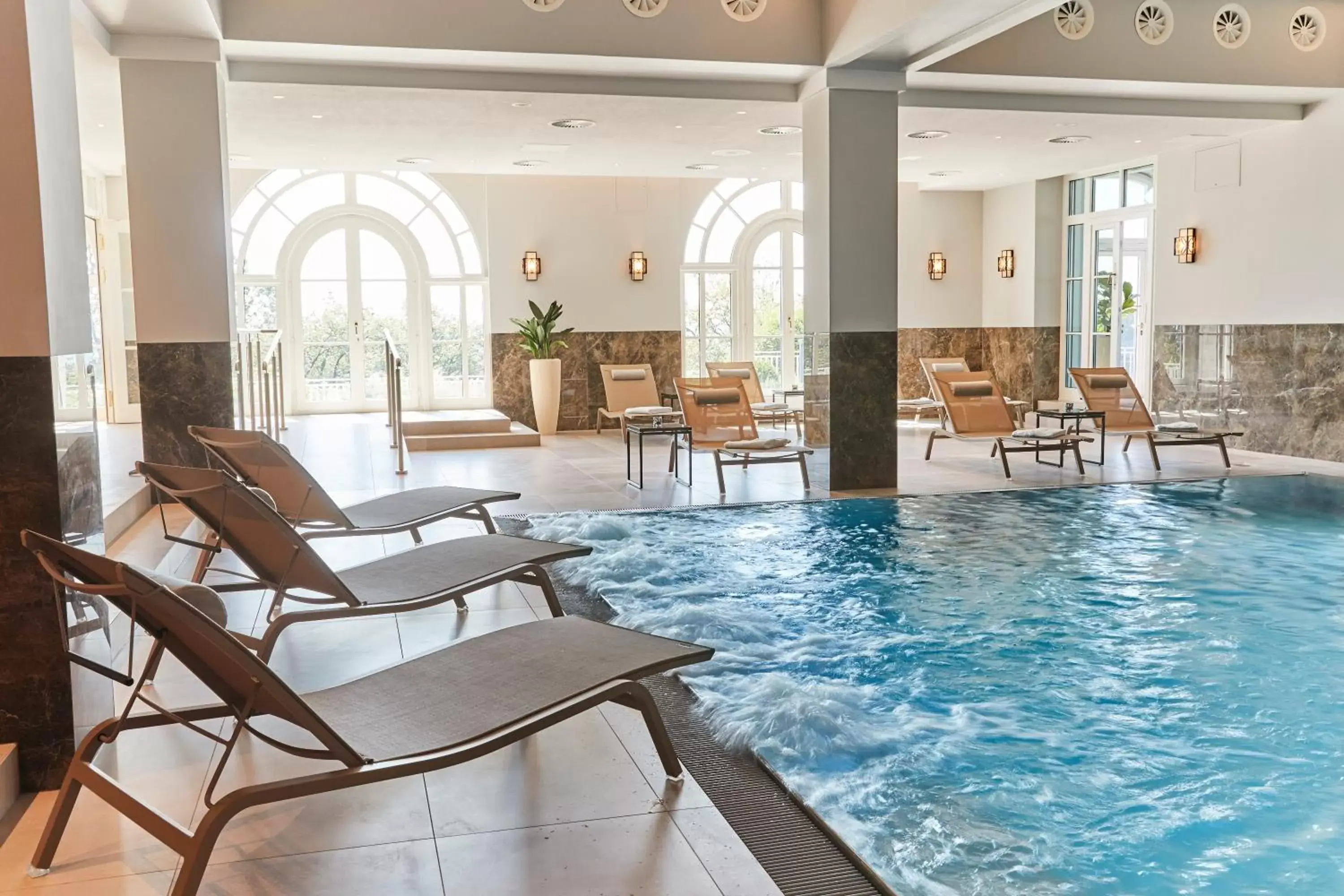 Spa and wellness centre/facilities, Swimming Pool in Steigenberger Grandhotel & Spa Petersberg