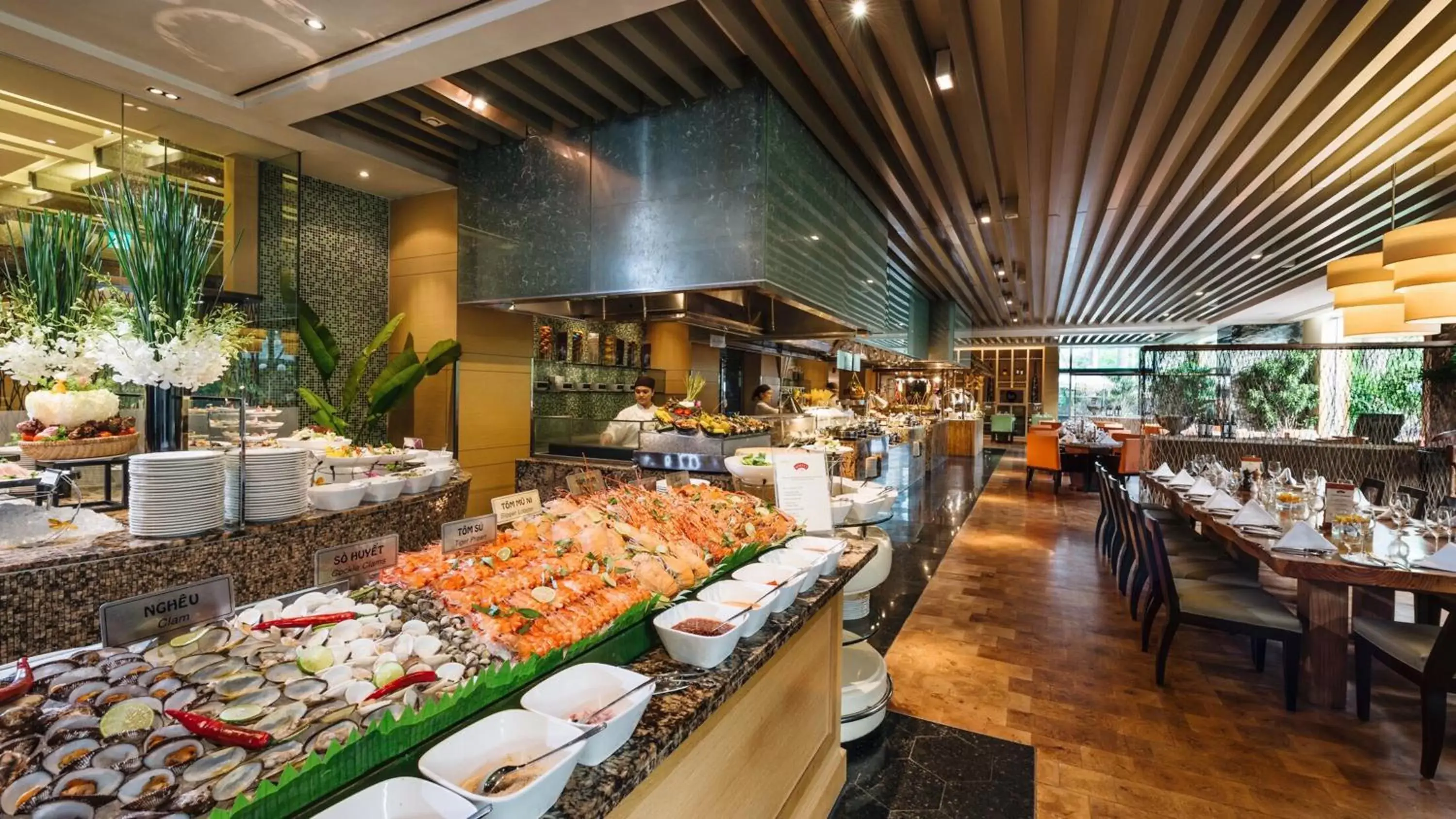Restaurant/Places to Eat in InterContinental Saigon, an IHG Hotel